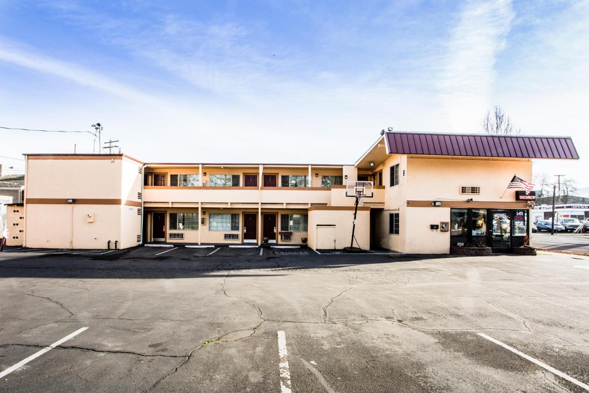 Signature Inn Medford Downtown - Newly Renovated photo 1