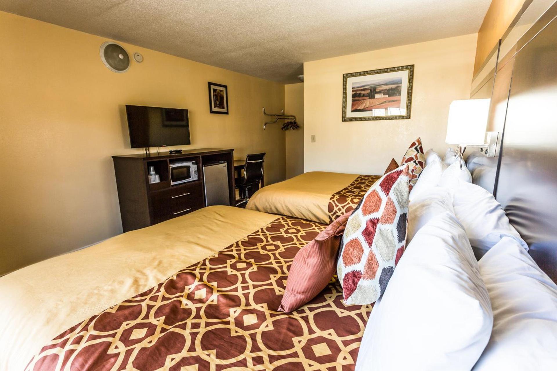 Signature Inn Medford Downtown - Newly Renovated photo 21