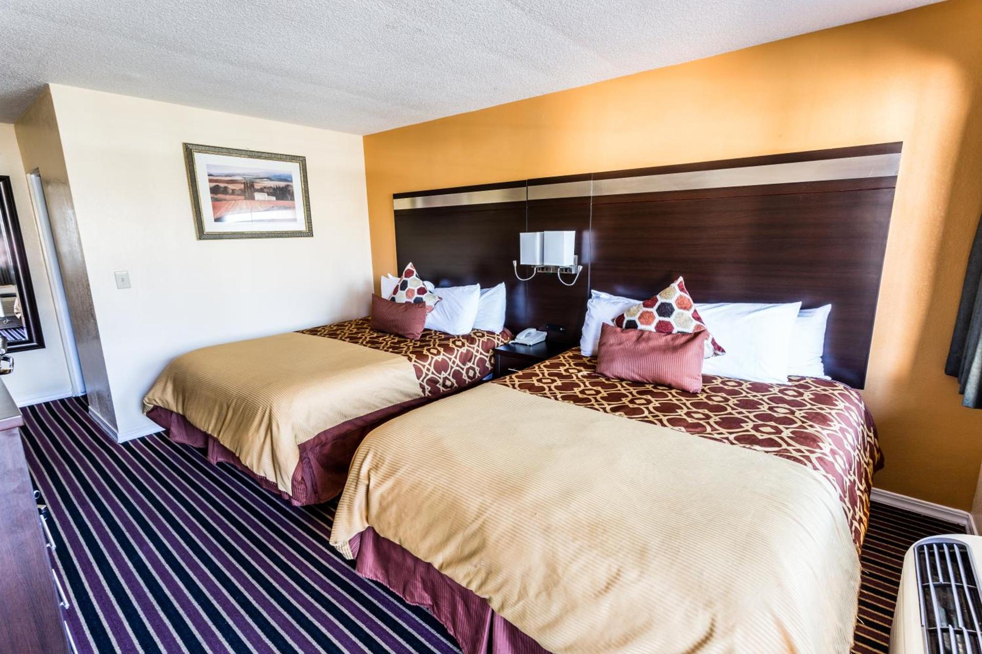 Signature Inn Medford Downtown - Newly Renovated photo 19