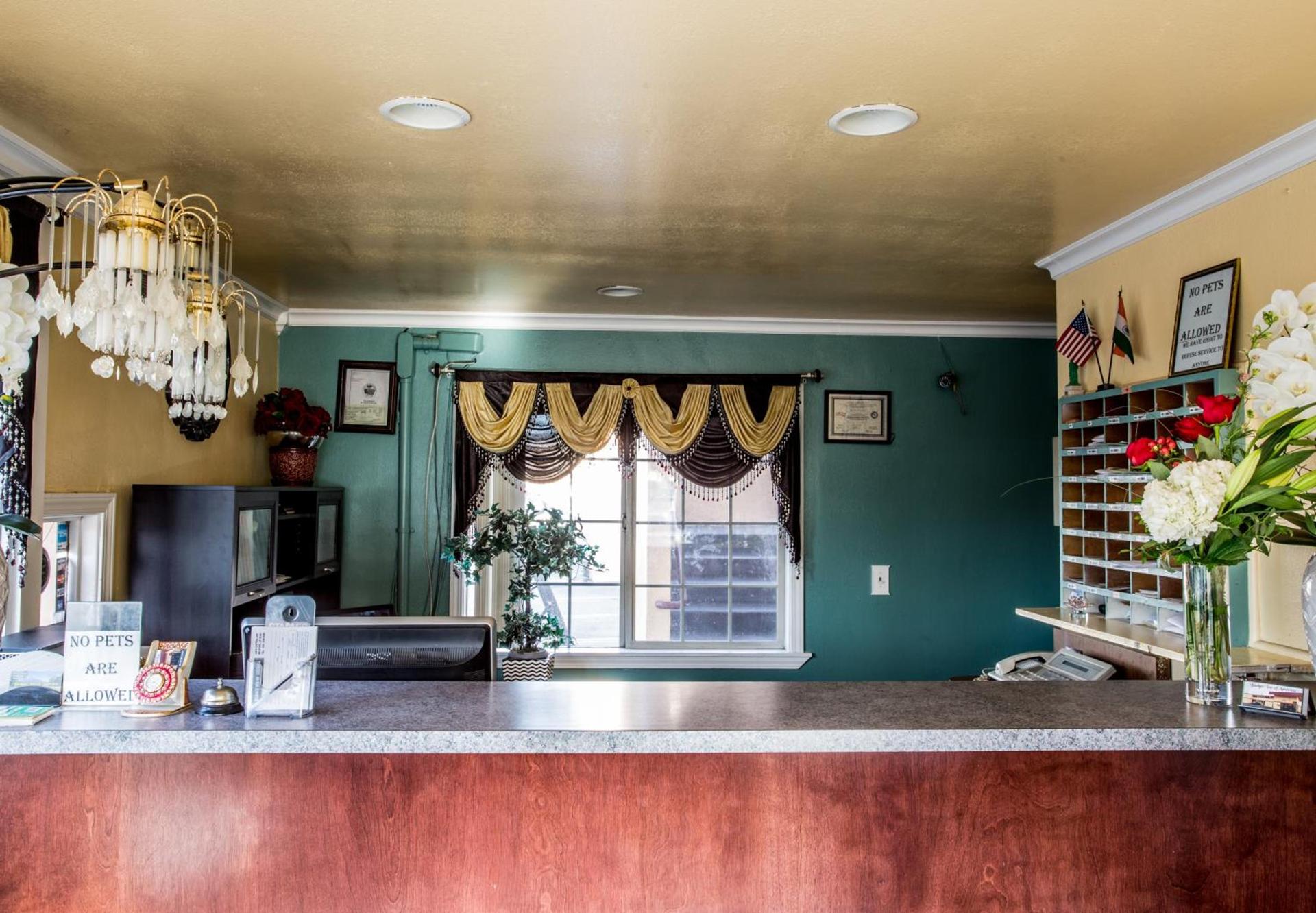 Signature Inn Medford Downtown - Newly Renovated photo 5
