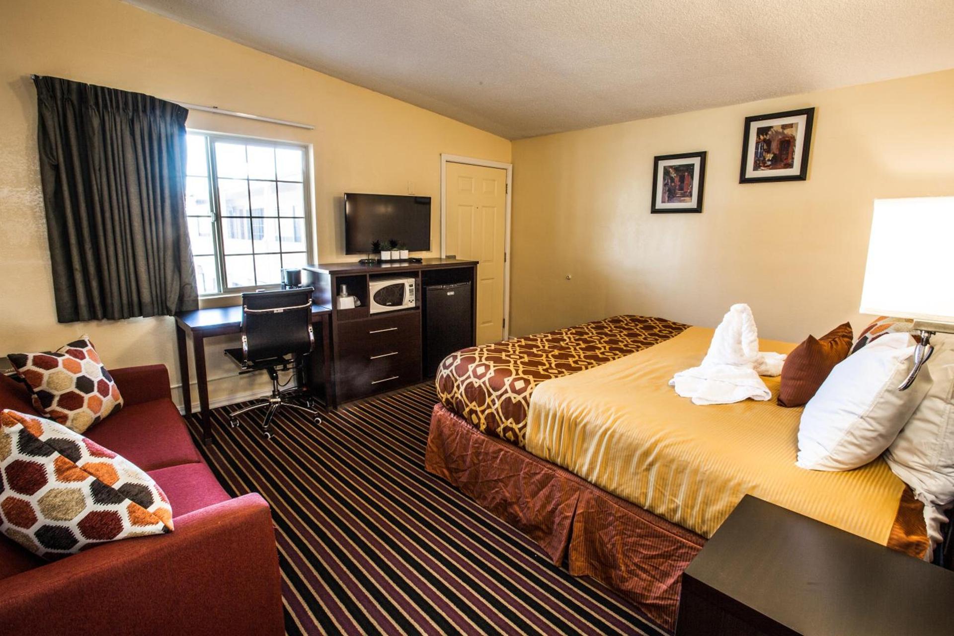 Signature Inn Medford Downtown - Newly Renovated photo 14