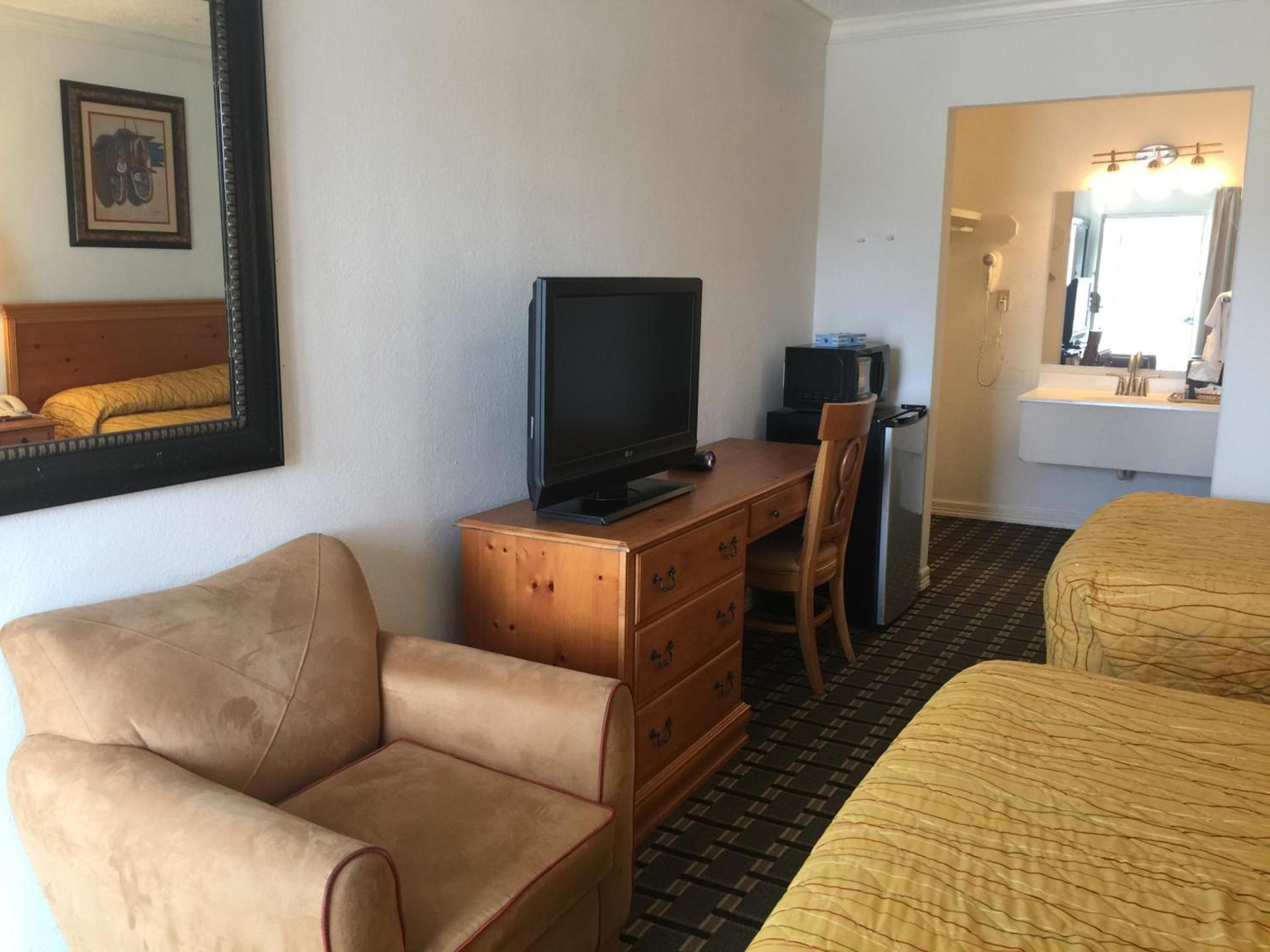 Houston Inn and Suites photo 12