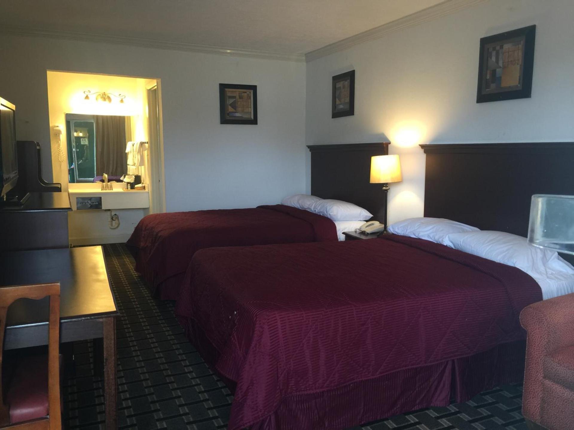 Houston Inn and Suites photo 14