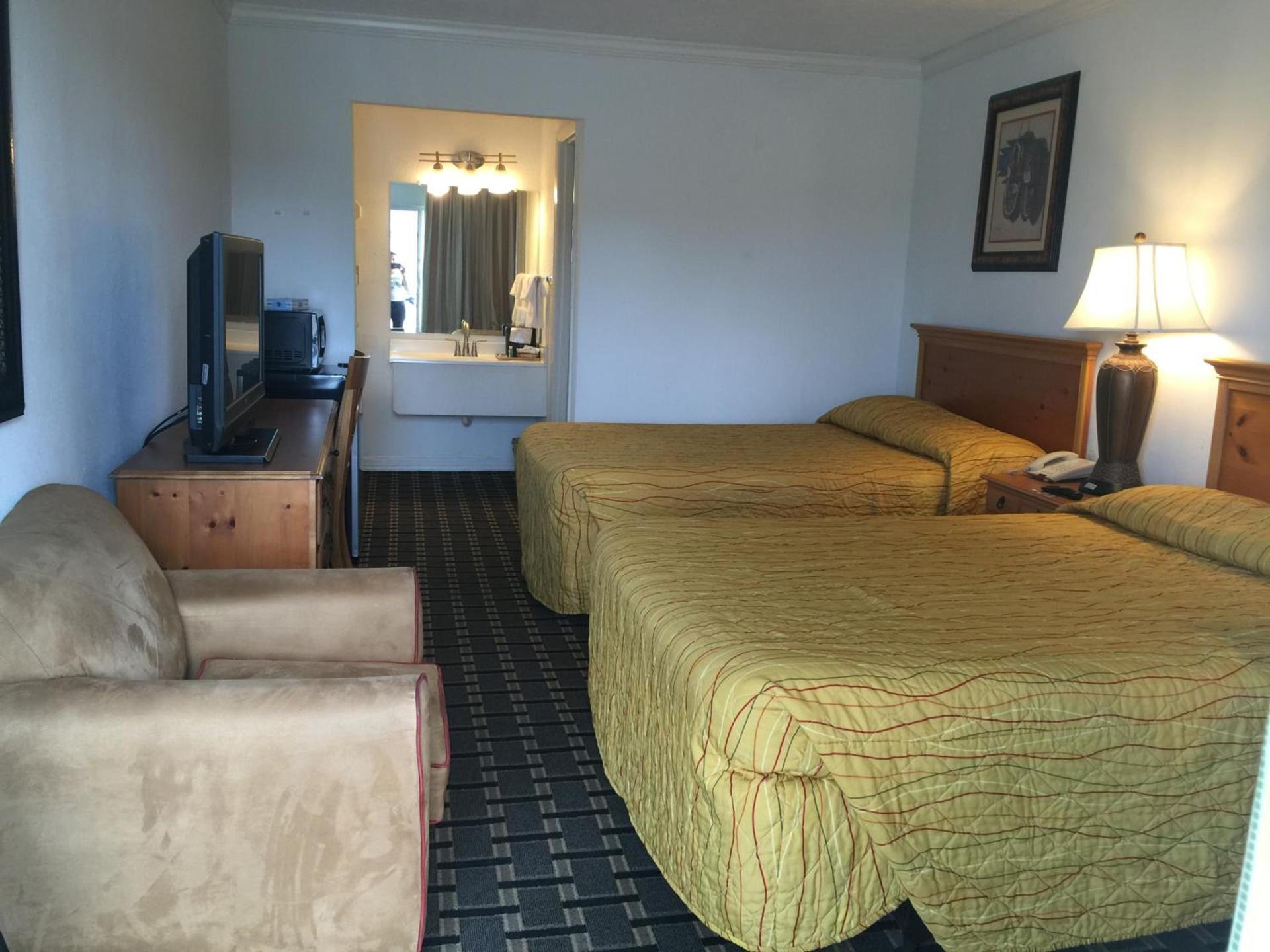 Houston Inn and Suites photo 11