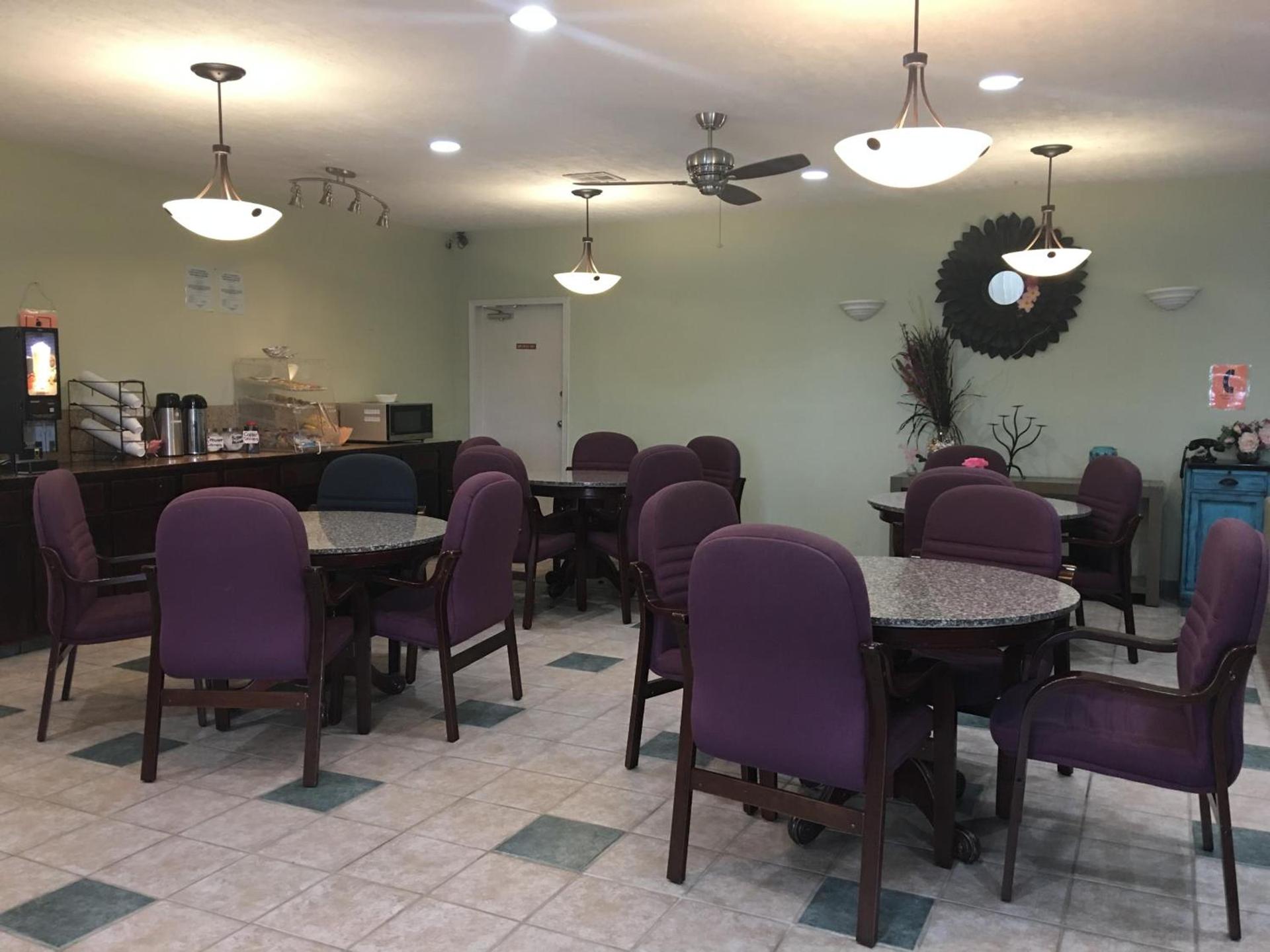 Houston Inn and Suites photo 8