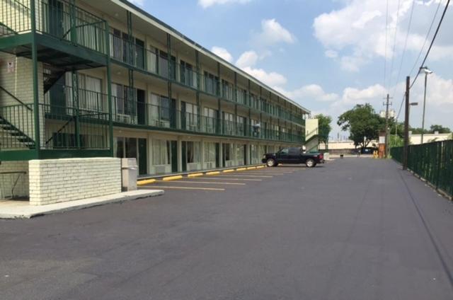 Houston Inn and Suites photo 5