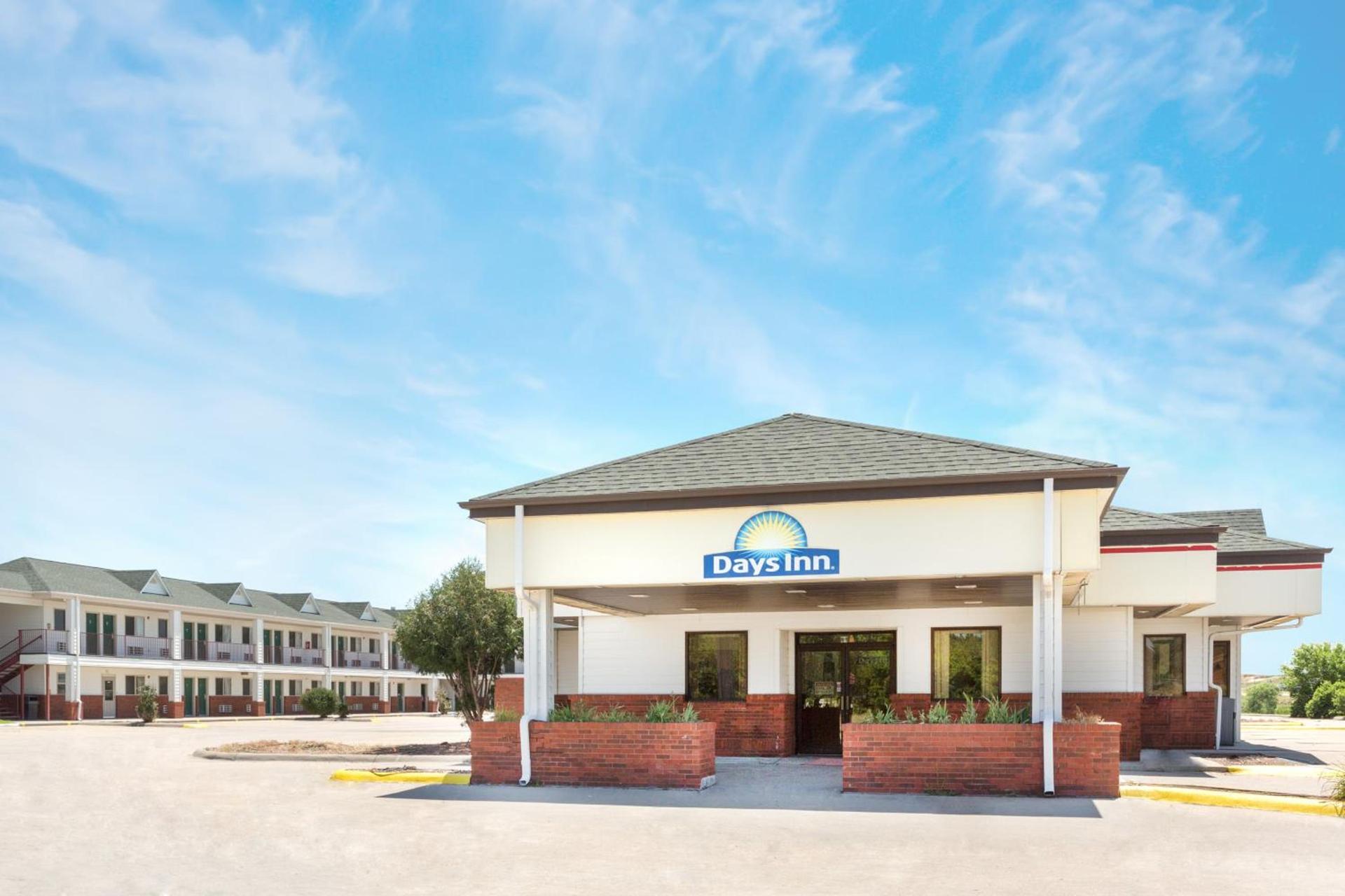 Days Inn by Wyndham Paxton photo 16