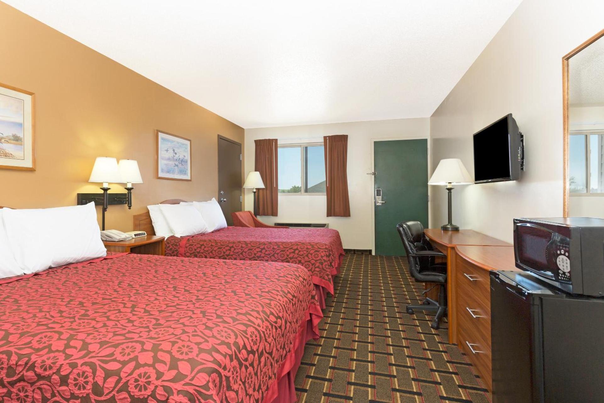 Days Inn by Wyndham Paxton photo 23