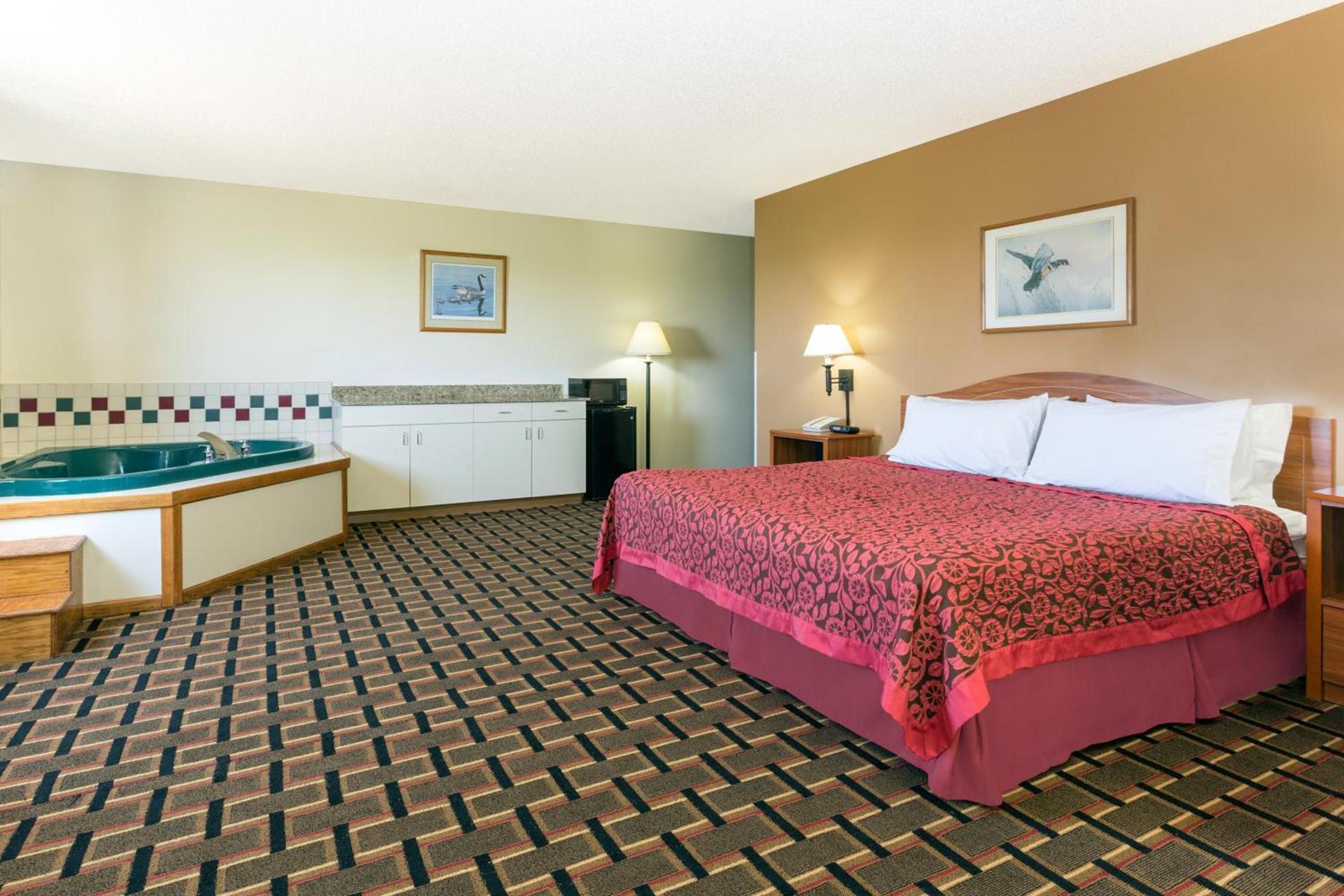 Days Inn by Wyndham Paxton photo 28
