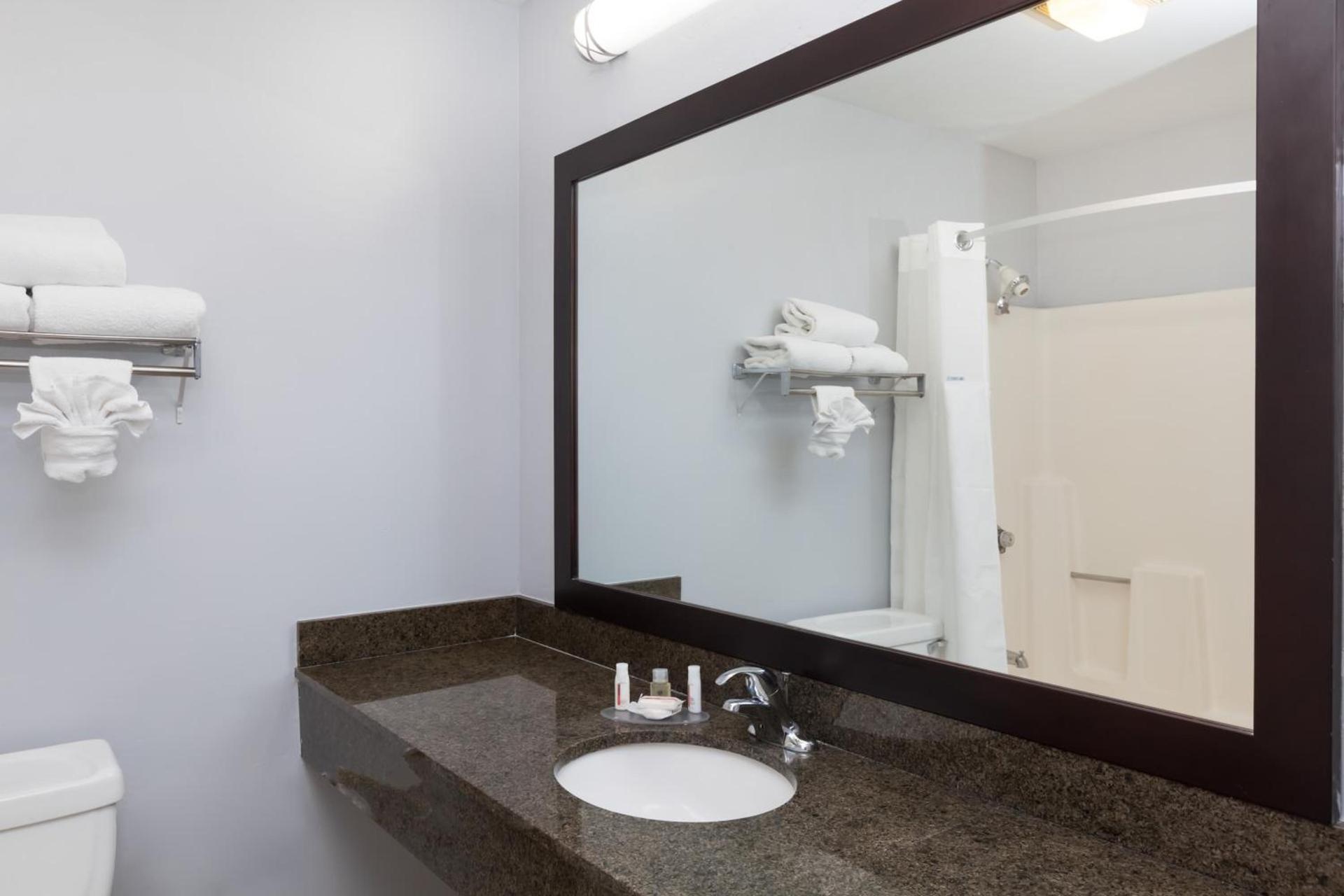 Ramada by Wyndham San Diego Poway Miramar photo 42