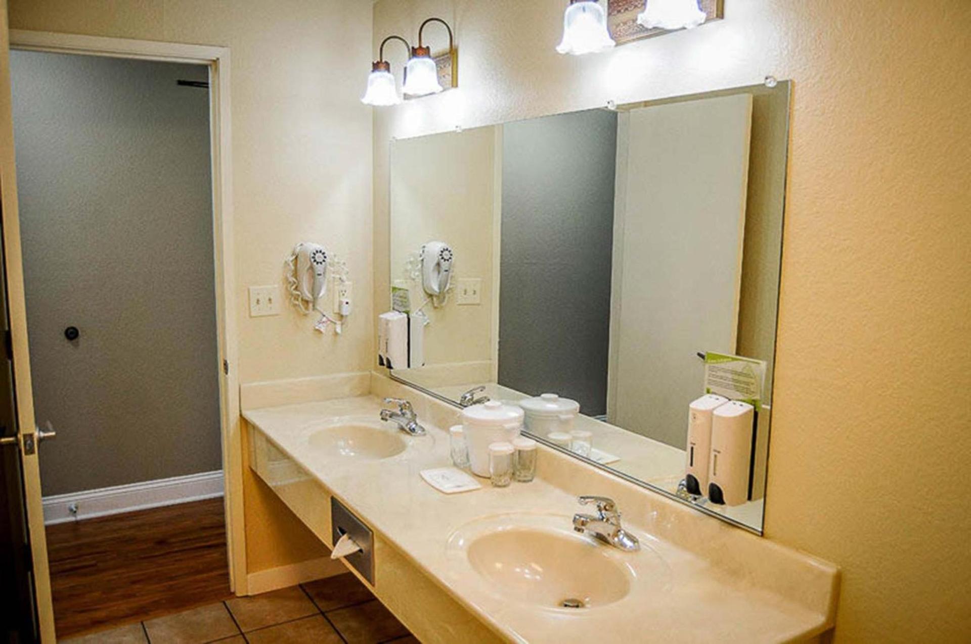 Stratford Inn photo 55