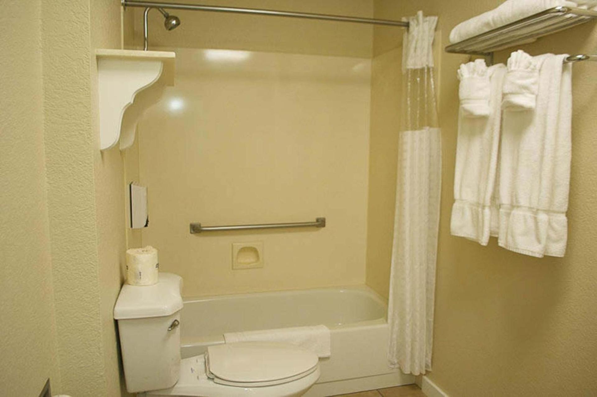 Stratford Inn photo 45