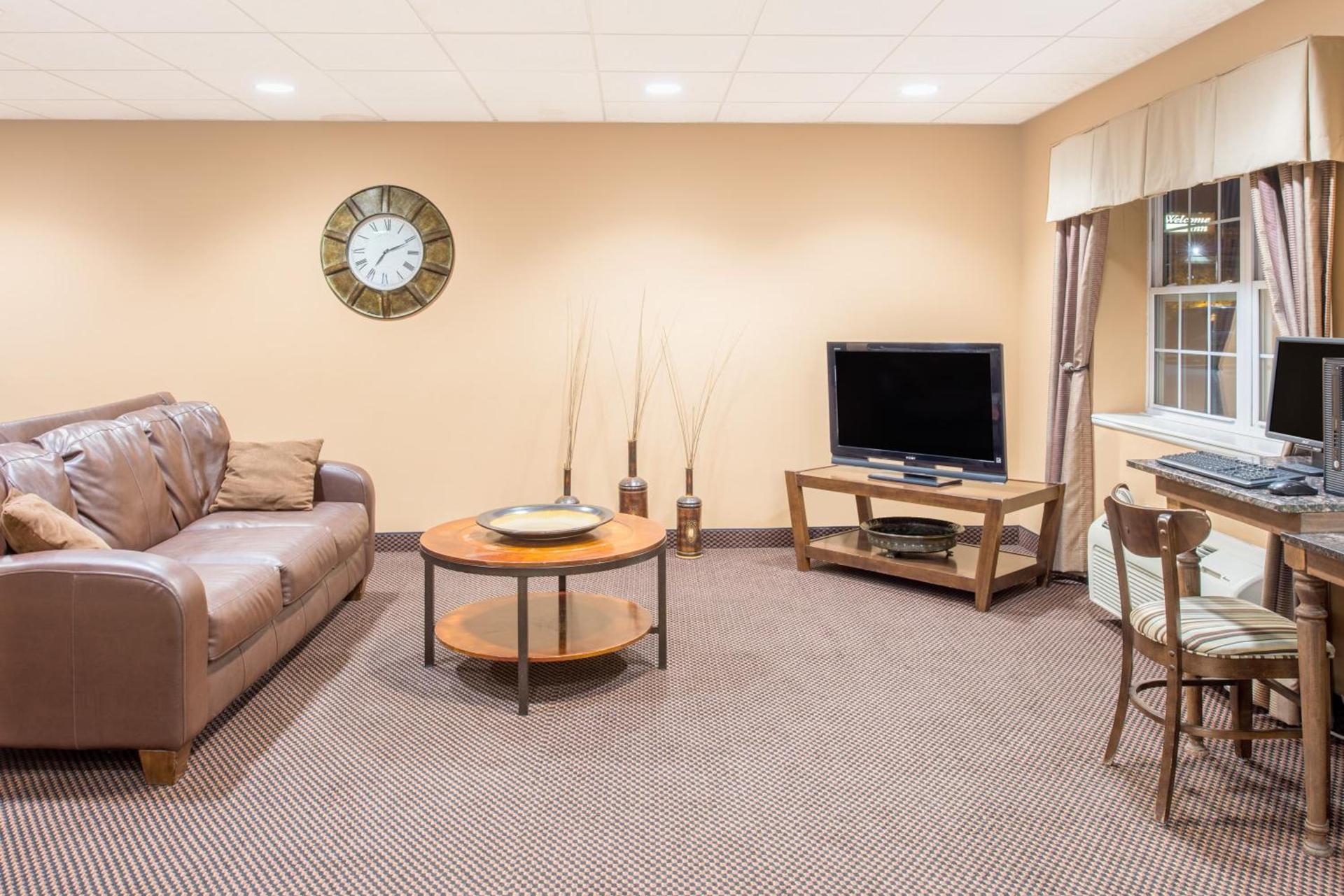 Microtel Inn & Suites by Wyndham Quincy Downtown - River Area photo 13
