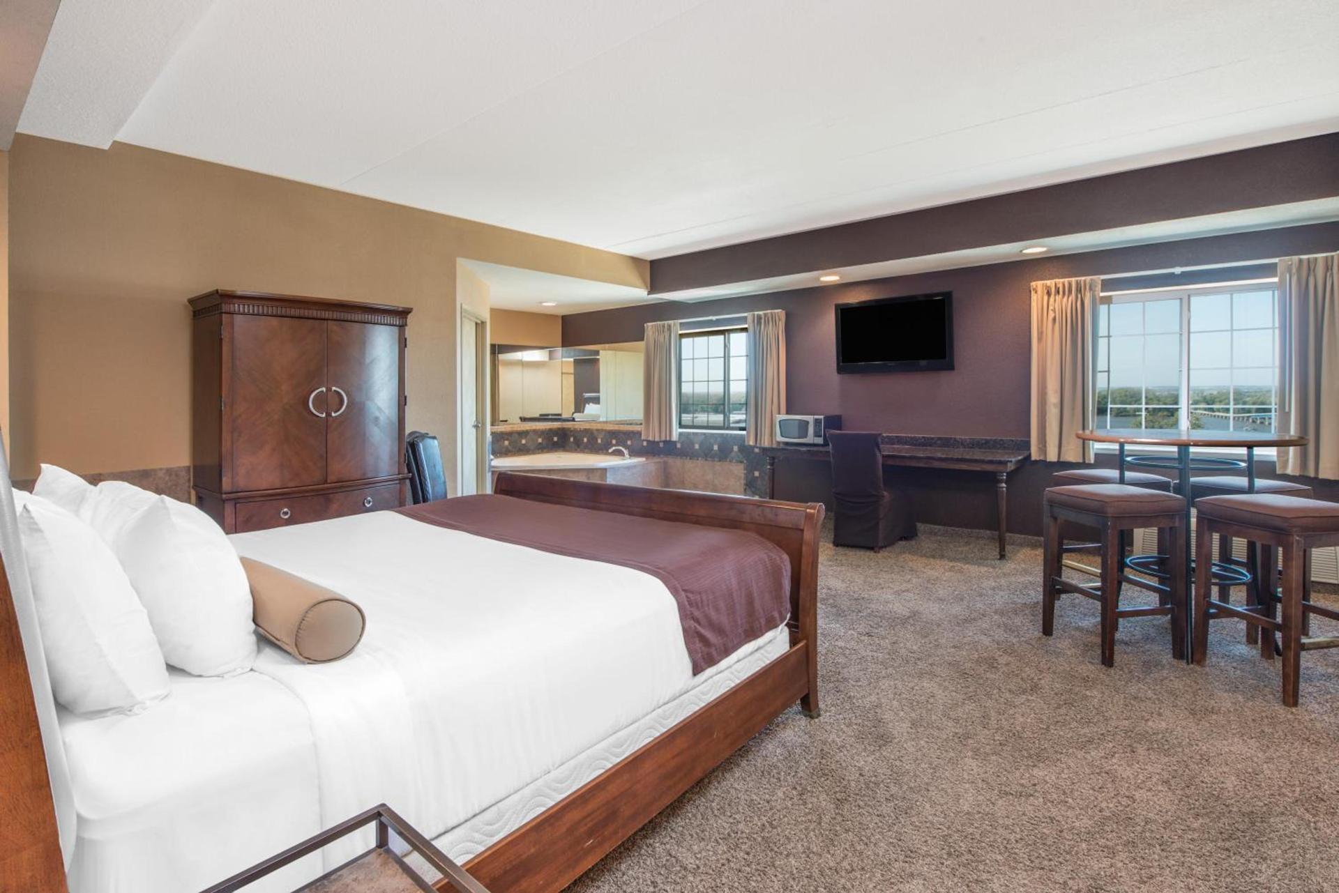 Microtel Inn & Suites by Wyndham Quincy Downtown - River Area photo 15