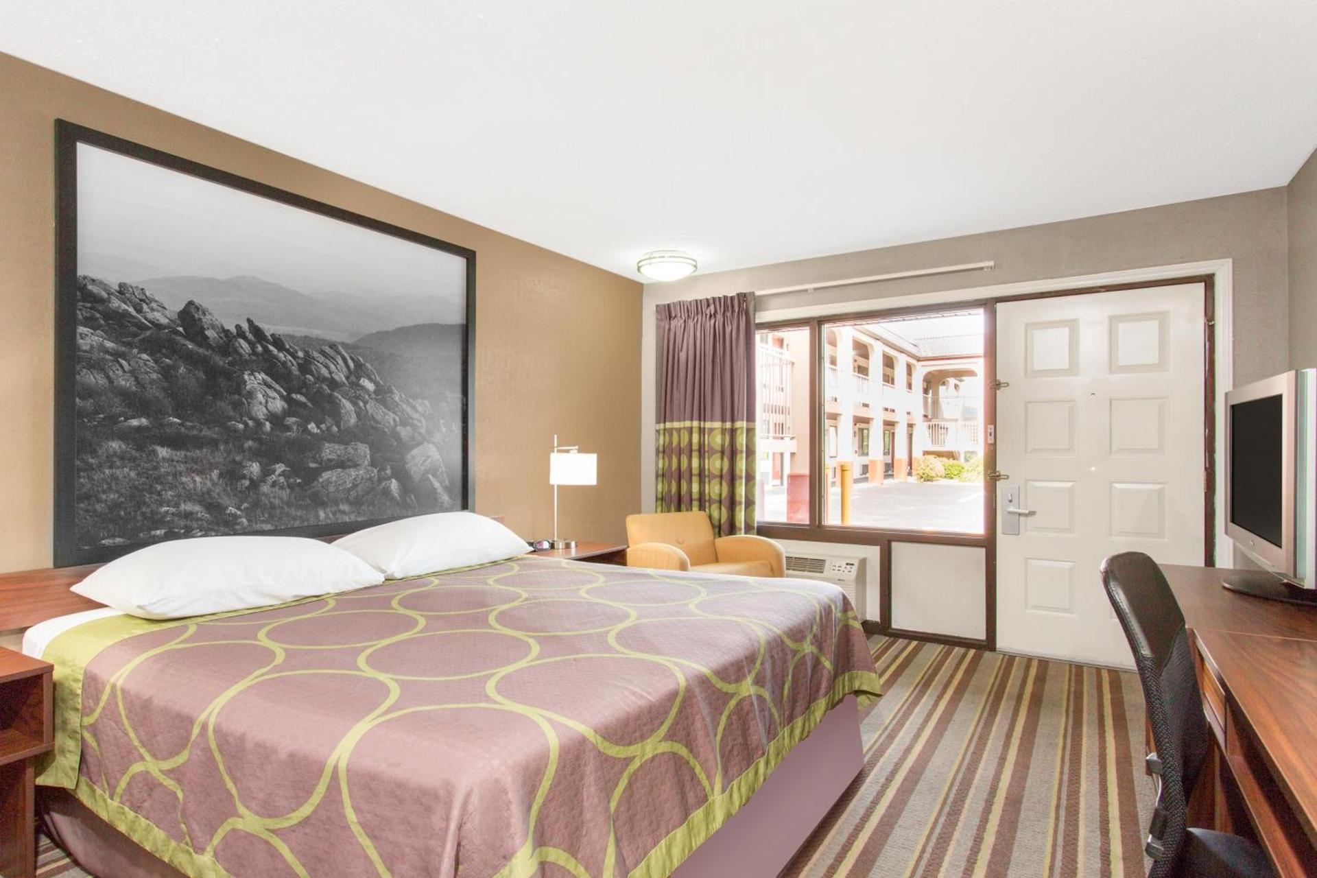 Super 8 by Wyndham Wytheville photo 27
