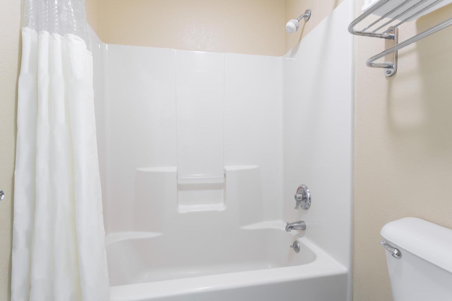 Days Inn by Wyndham Simpsonville photo 26