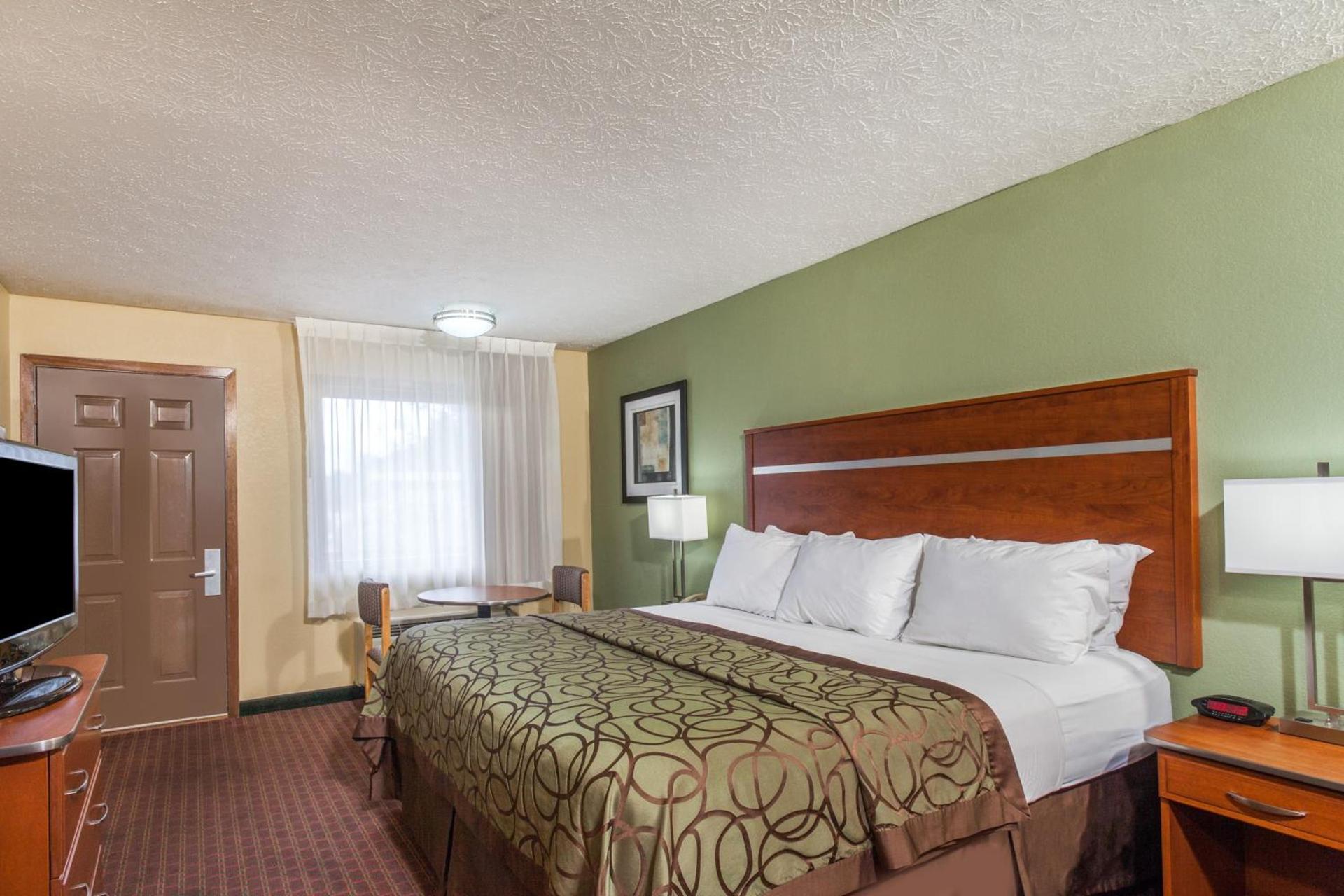 Baymont by Wyndham Pigeon Forge near Island Drive photo 6