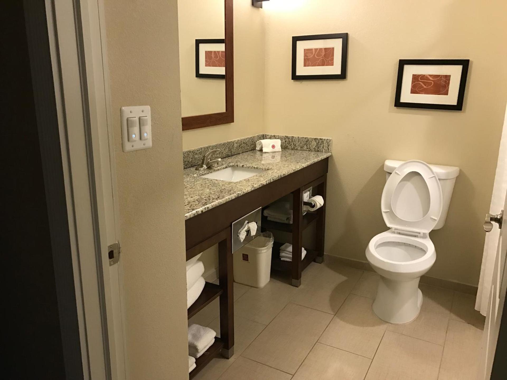 Comfort Suites Plymouth near US-30 photo 10
