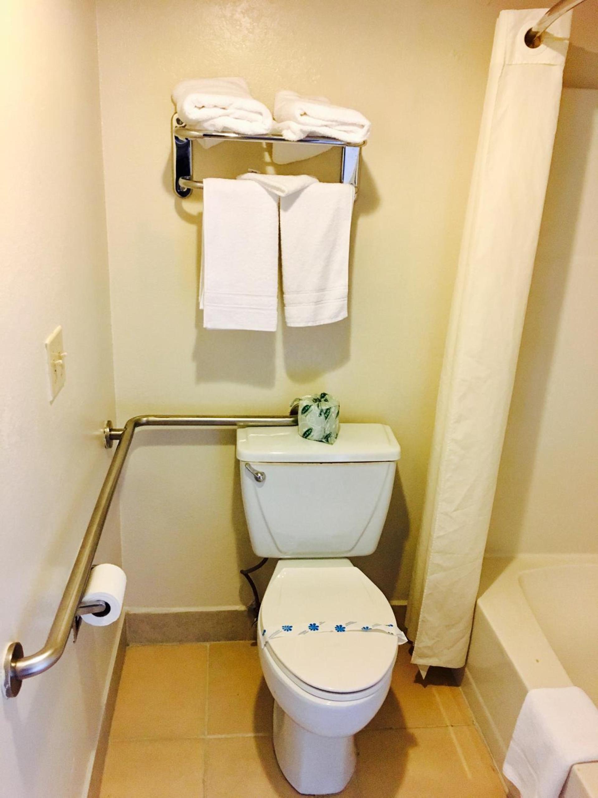 Travelodge by Wyndham Reno photo 34