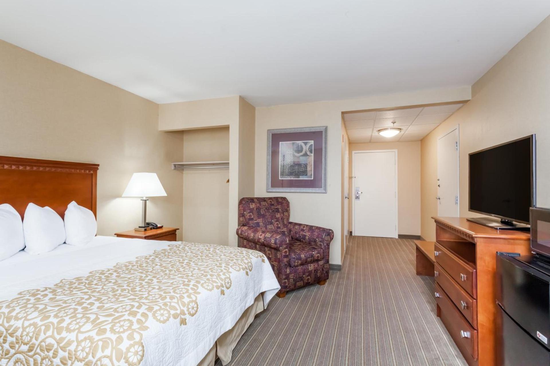 Days Inn by Wyndham Windsor Locks / Bradley Intl Airport photo 24