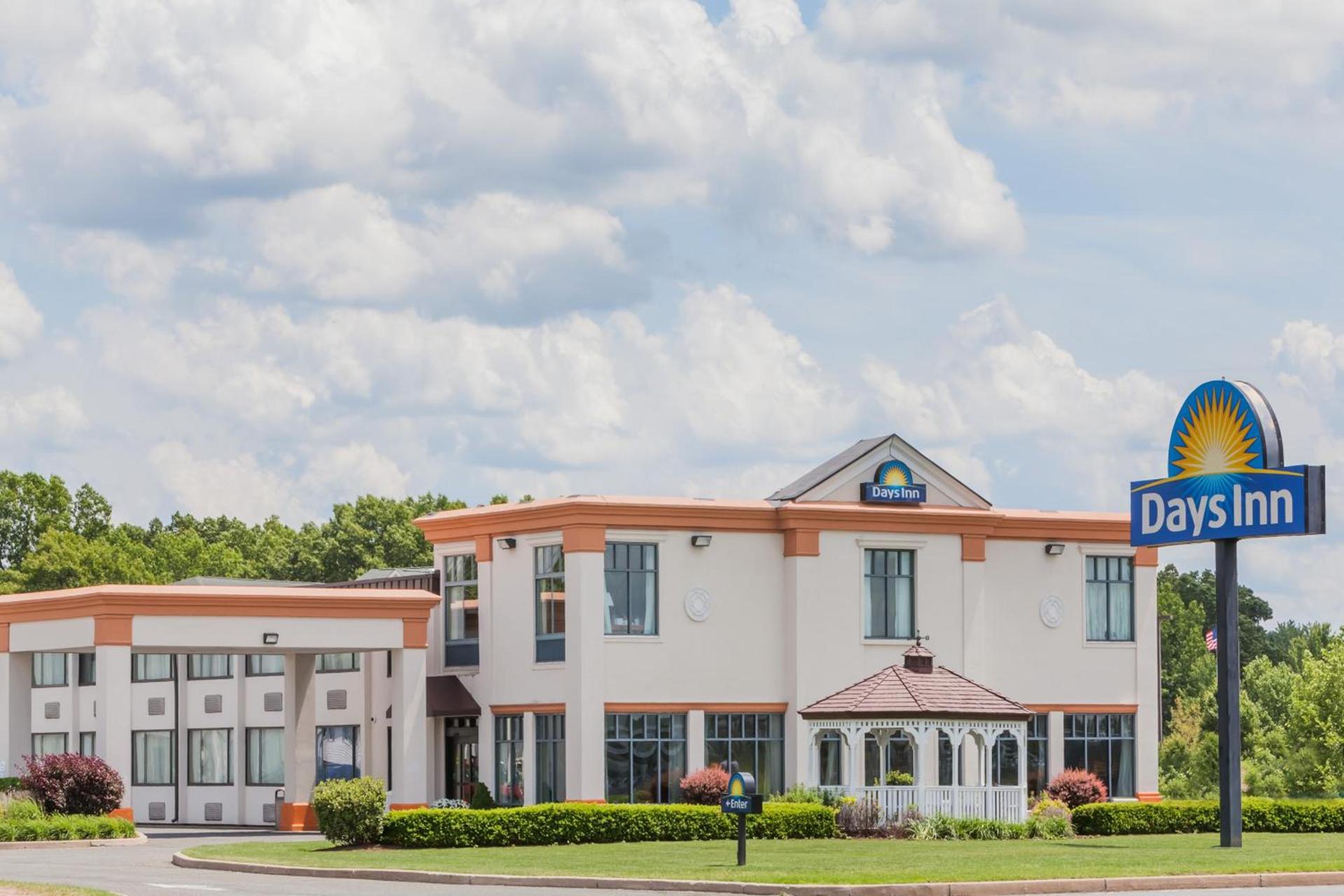 Days Inn by Wyndham Windsor Locks / Bradley Intl Airport photo 16