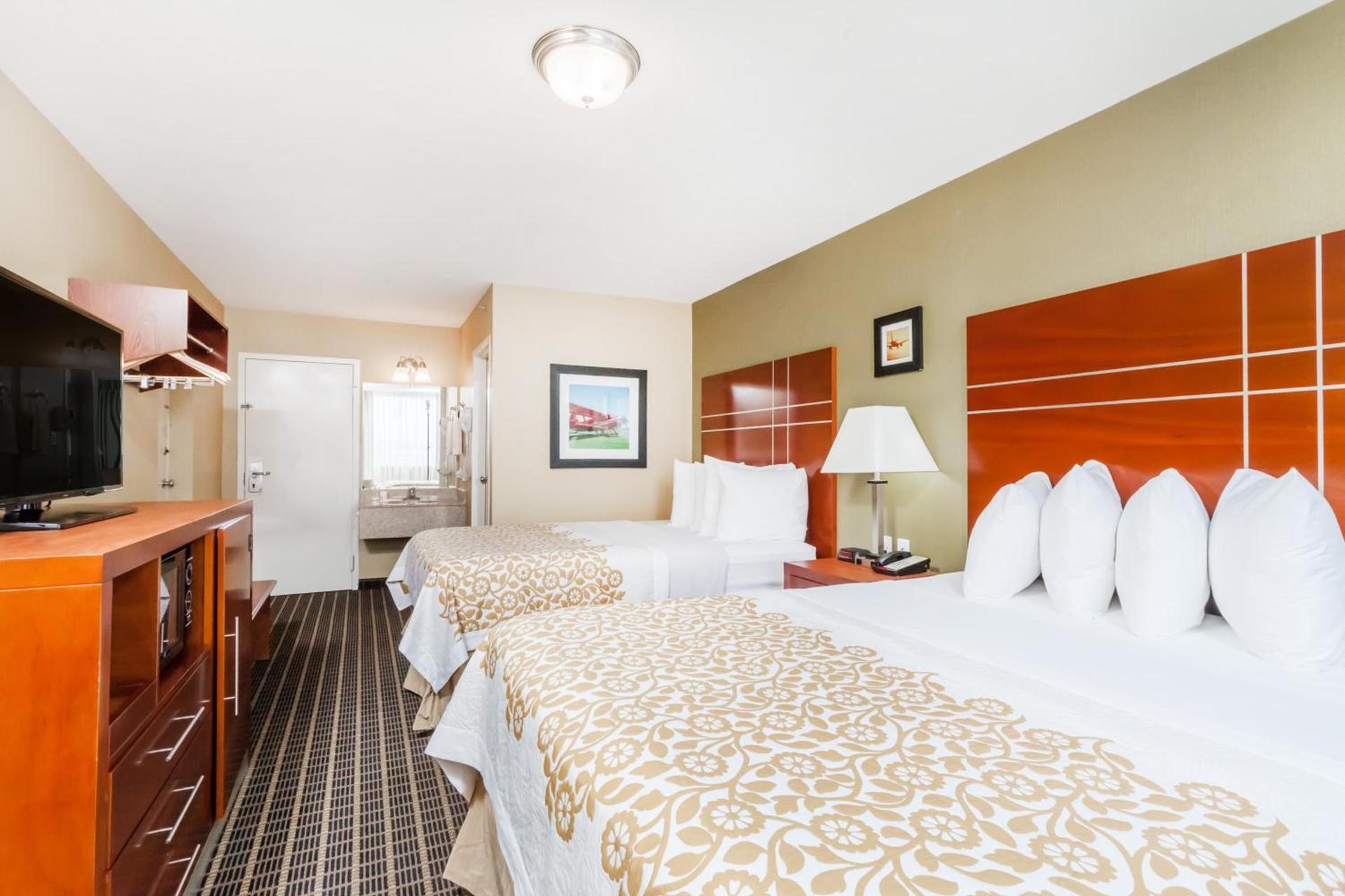 Days Inn by Wyndham Windsor Locks / Bradley Intl Airport photo 18