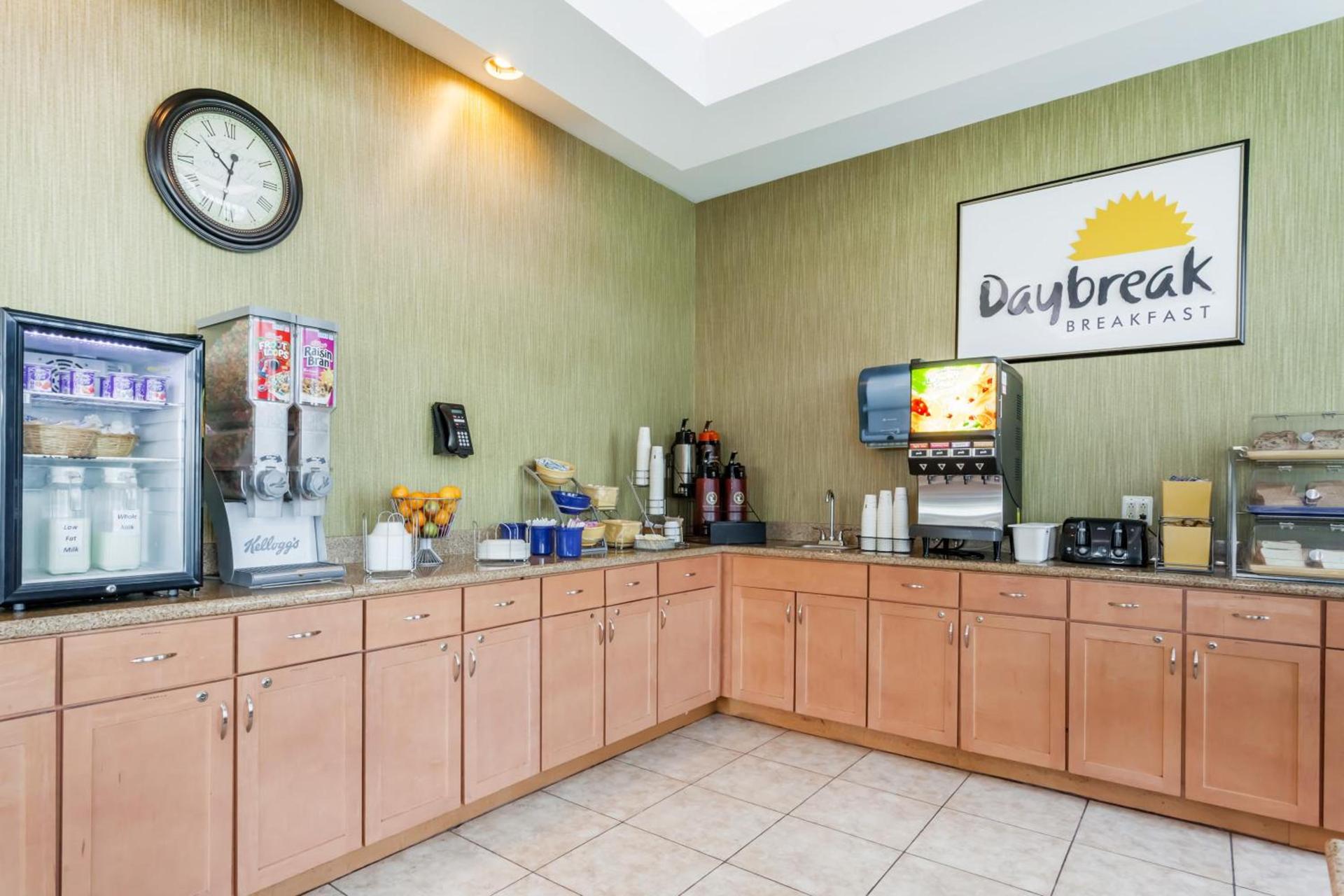 Days Inn by Wyndham Windsor Locks / Bradley Intl Airport photo 19
