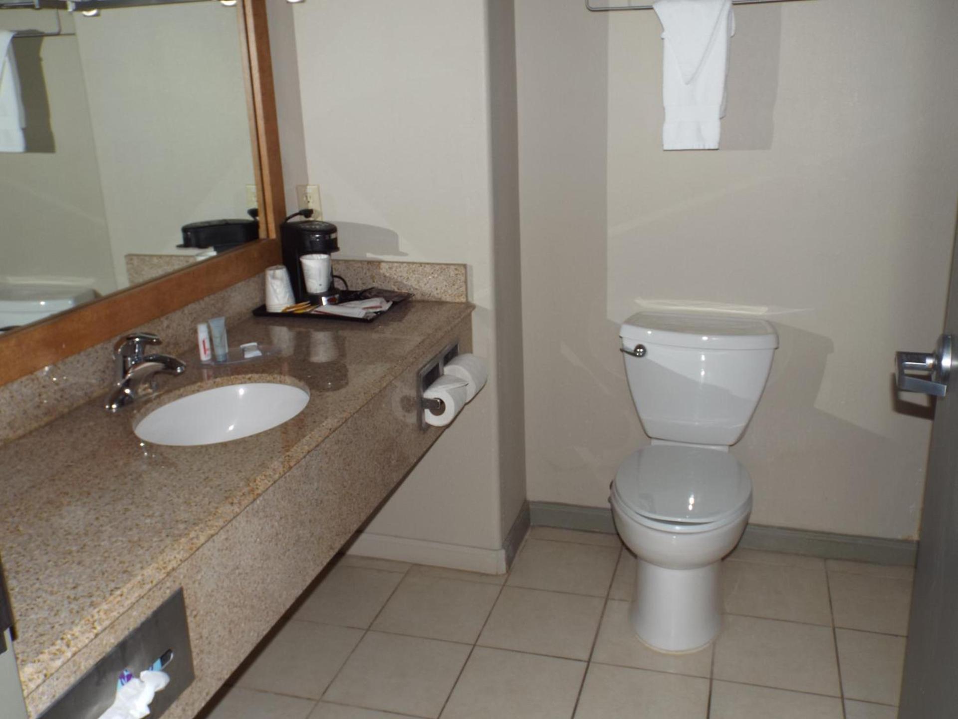 Baymont by Wyndham Columbus photo 32