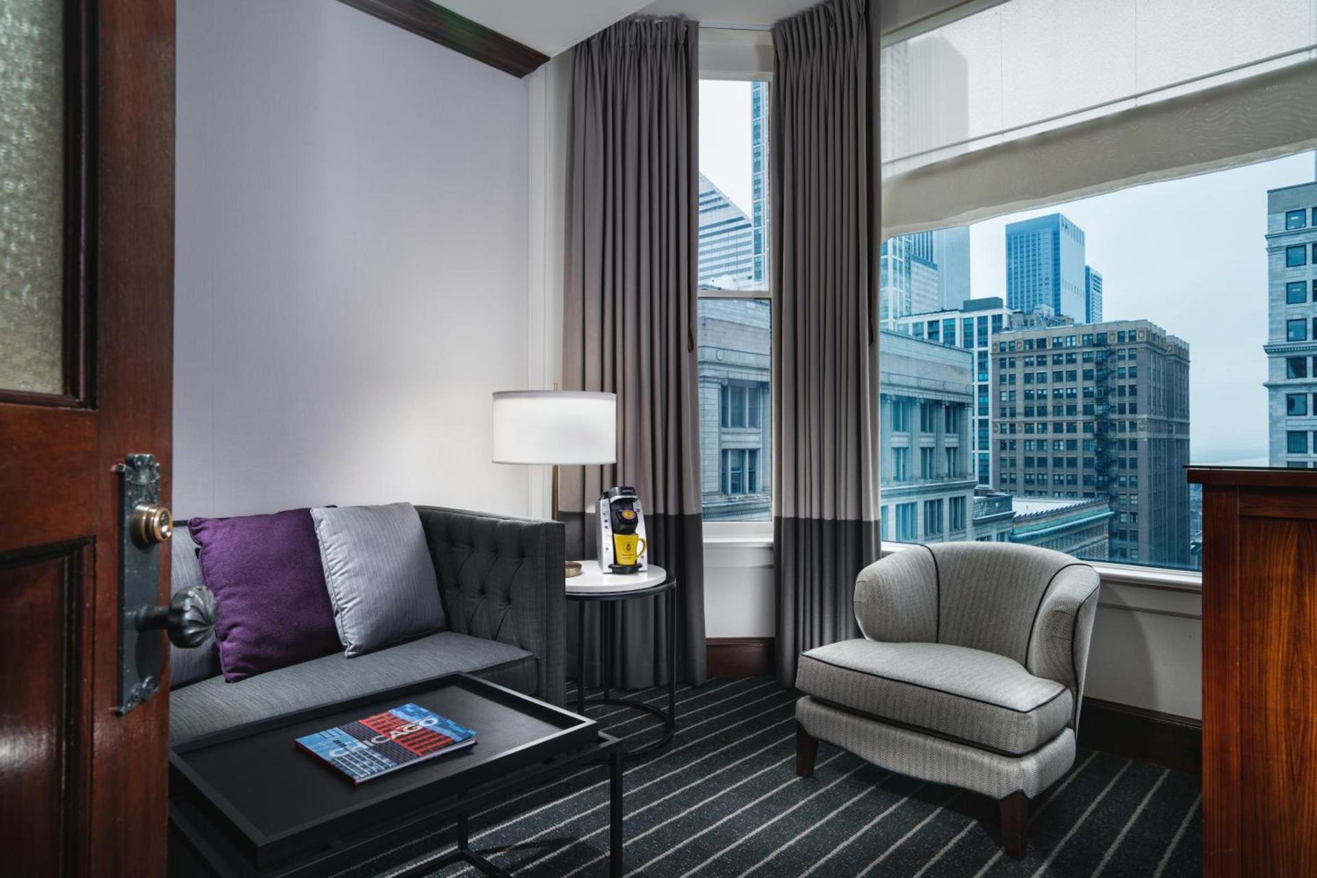 Staypineapple, An Iconic Hotel, The Loop photo 35