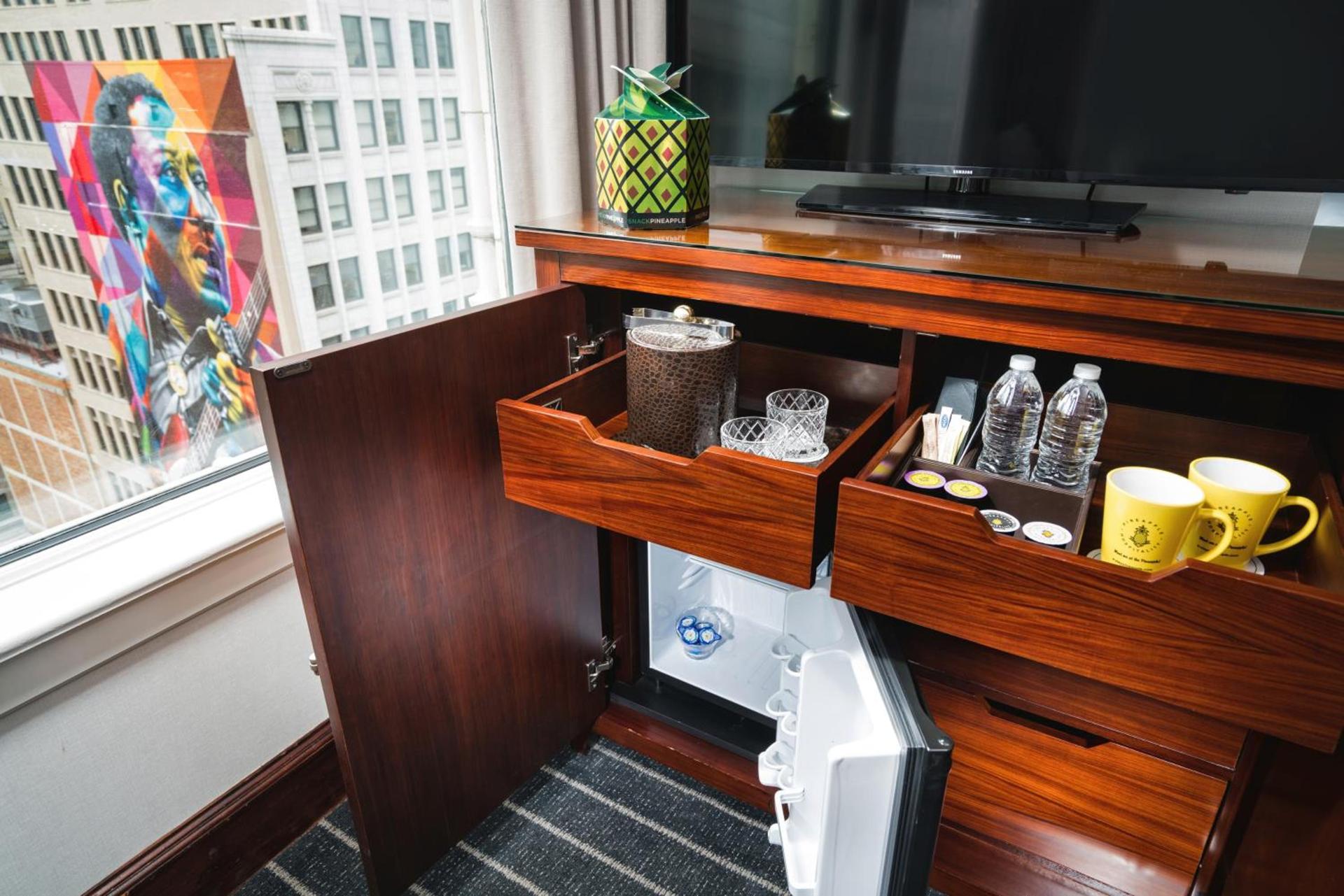 Staypineapple, An Iconic Hotel, The Loop photo 36