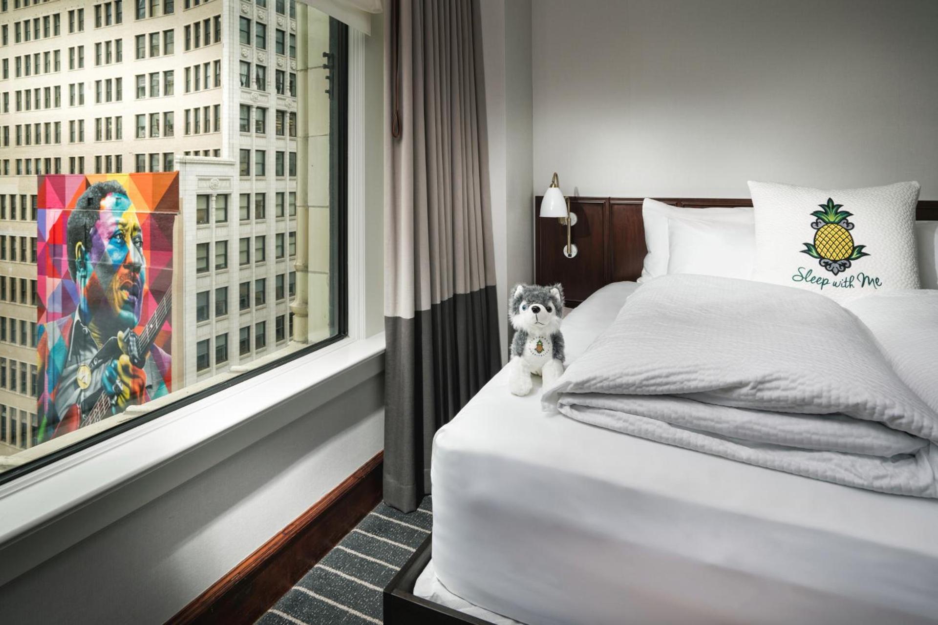 Staypineapple, An Iconic Hotel, The Loop photo 30