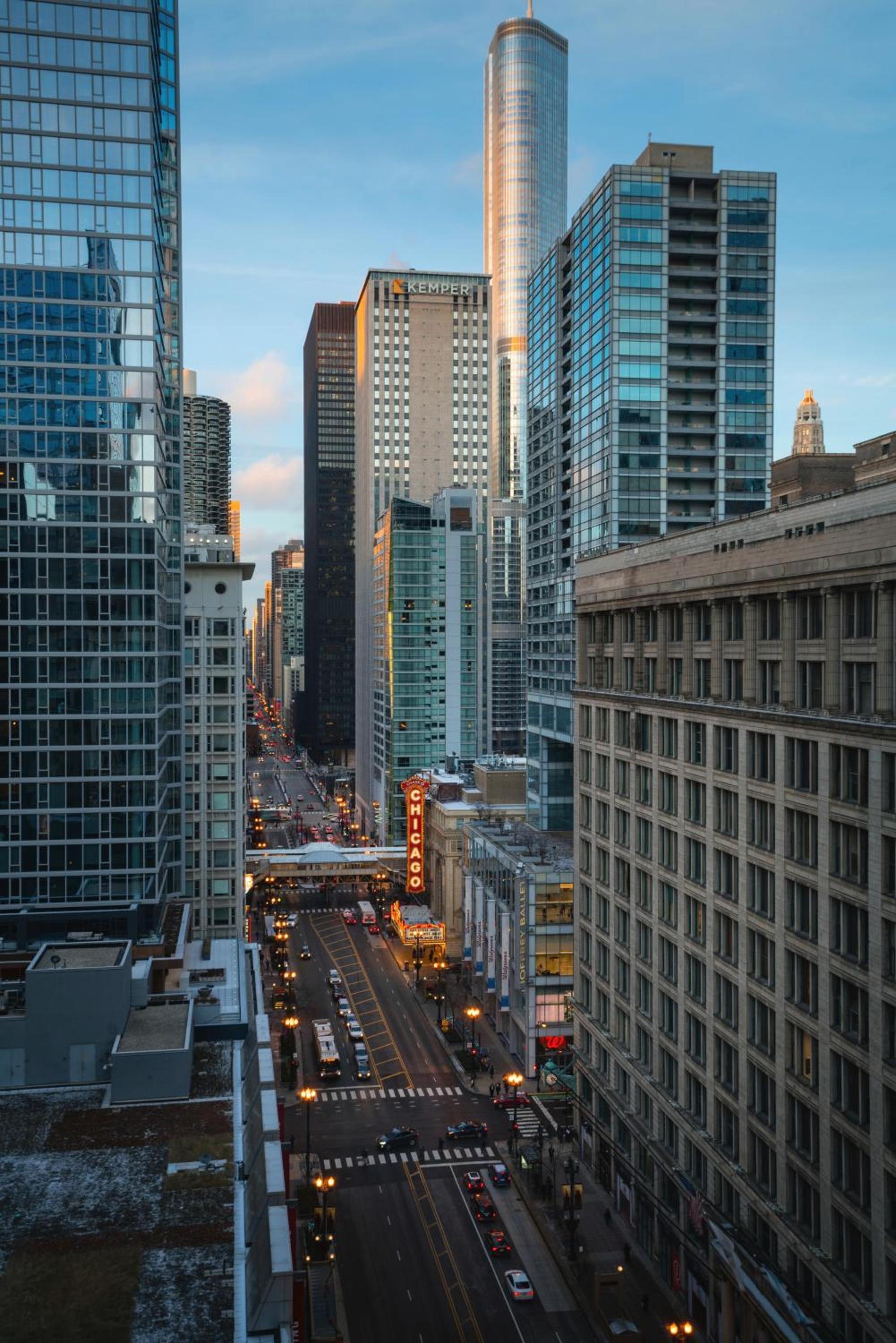 Staypineapple, An Iconic Hotel, The Loop photo 10