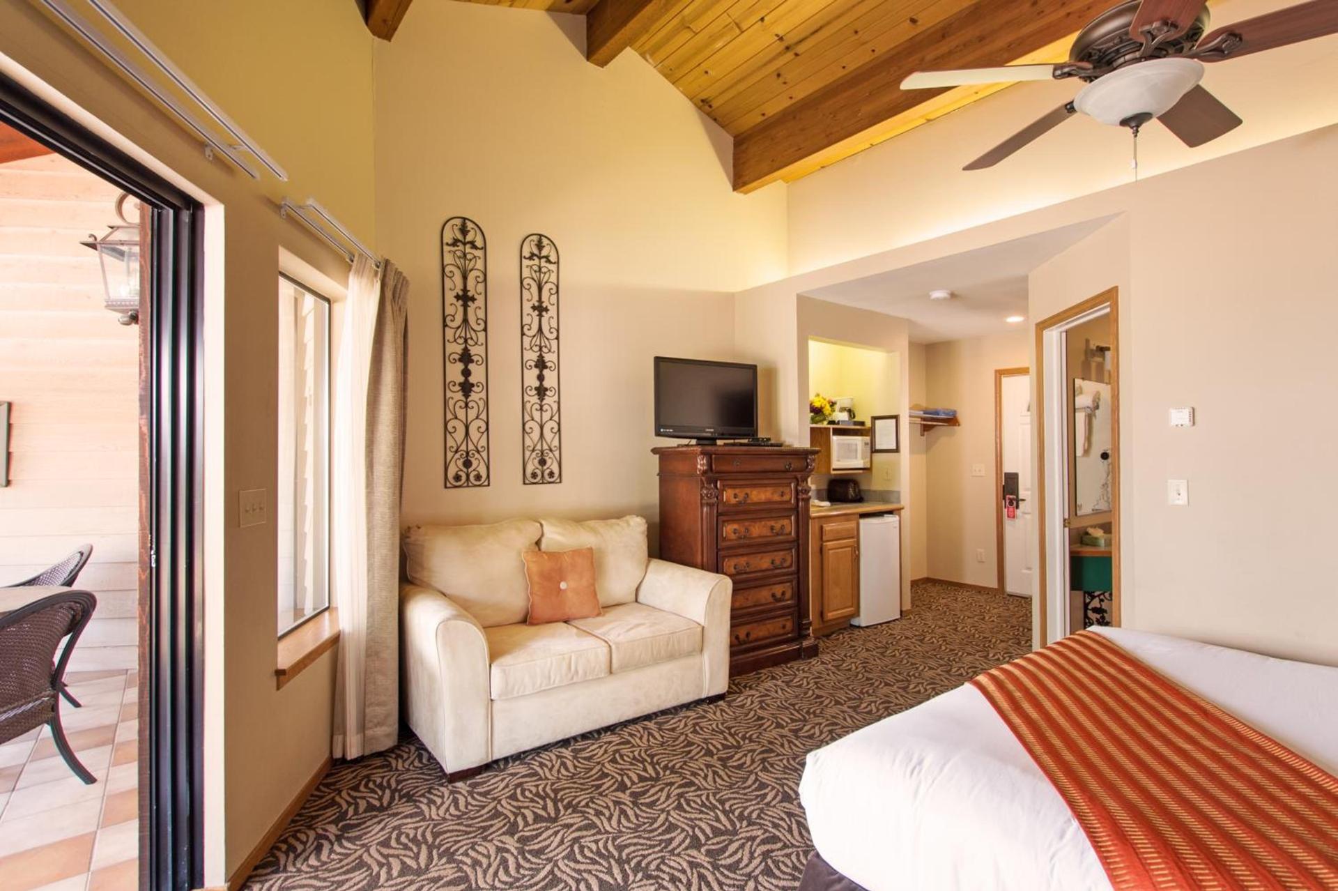 Mourelatos Lakeshore Resort photo 22
