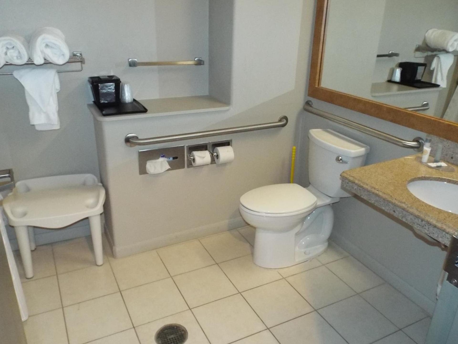 Baymont by Wyndham Columbus photo 31