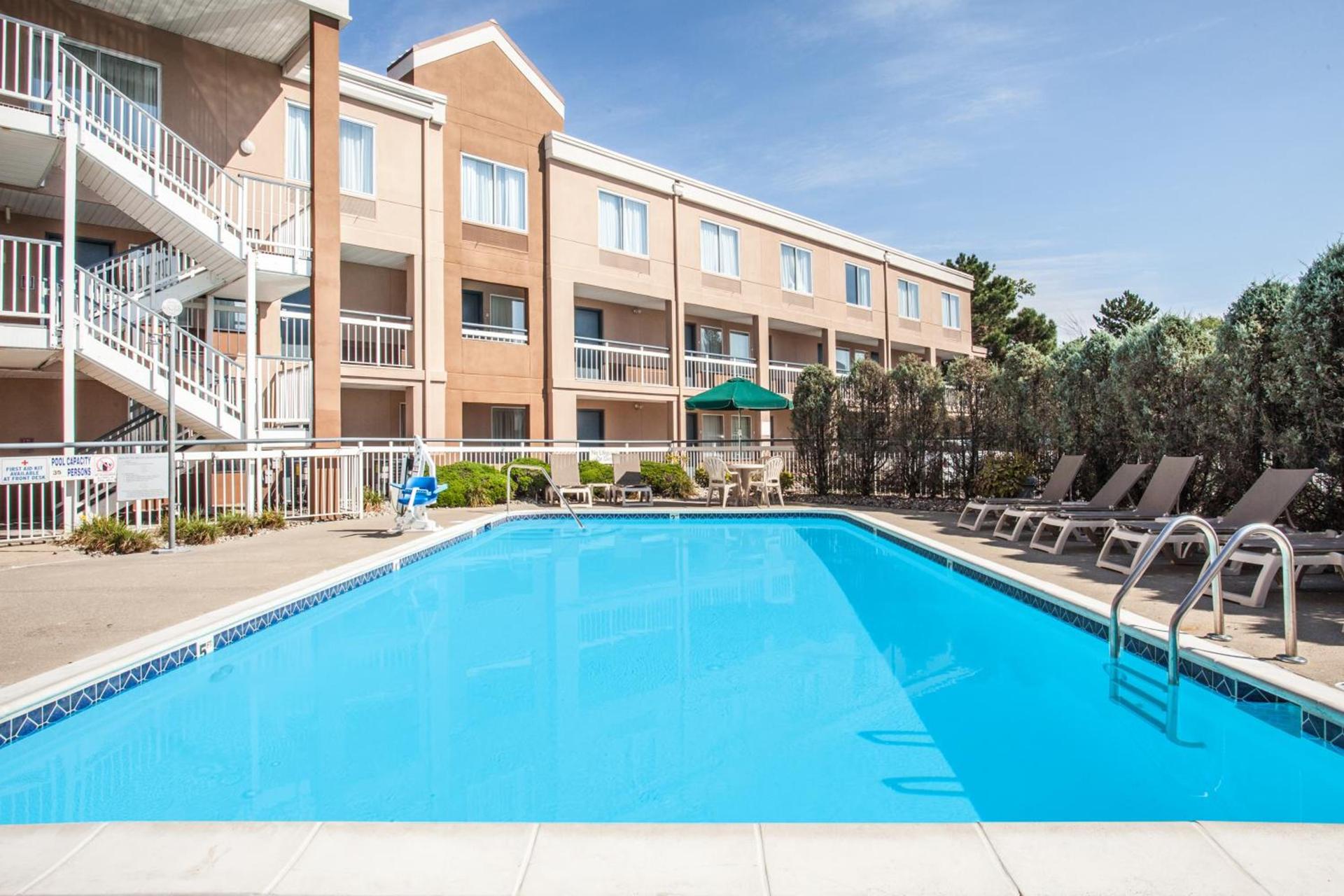 Baymont by Wyndham Madison Heights Detroit Area photo 4