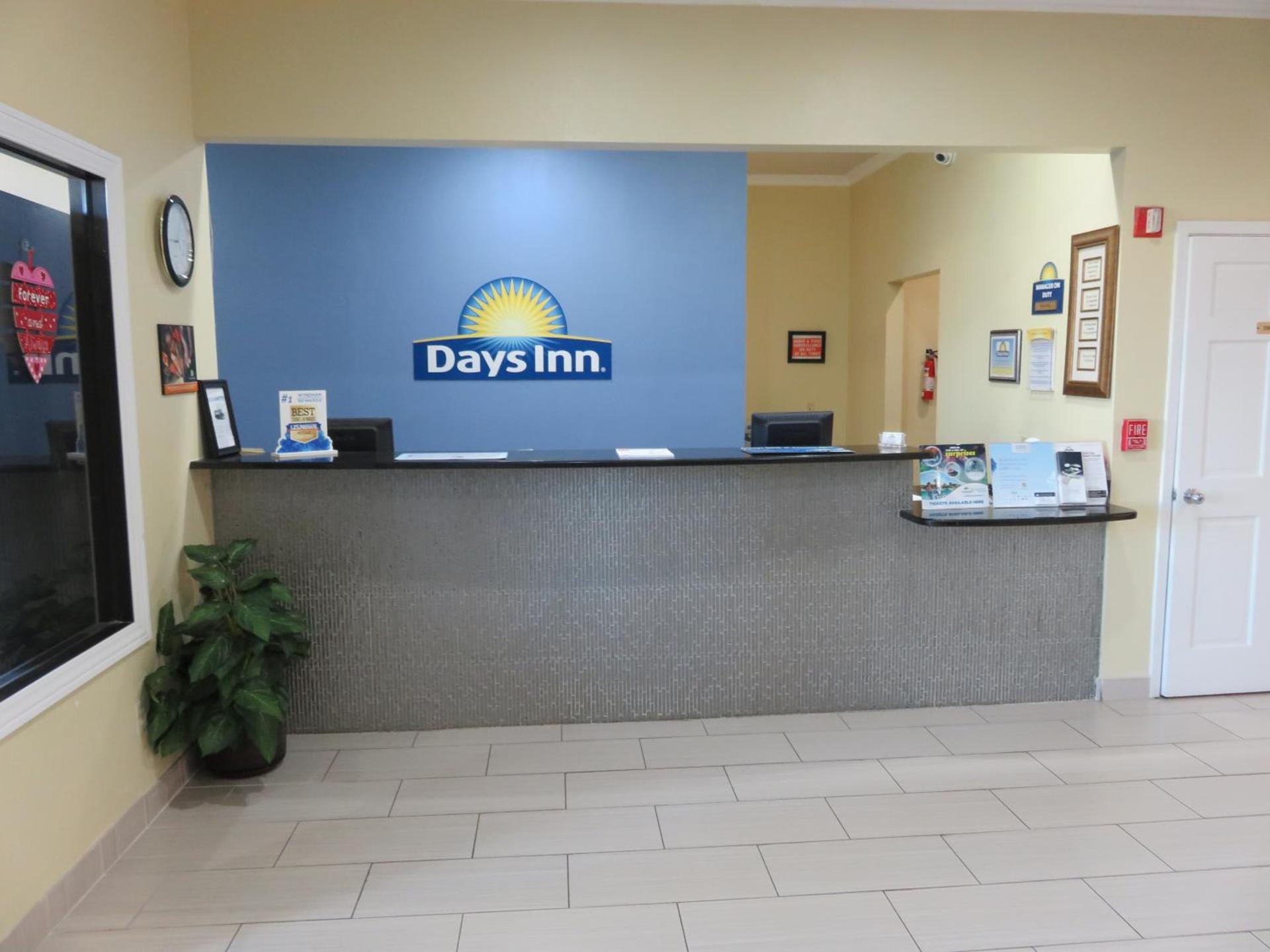 Days Inn by Wyndham Near Seaworld San Antonio photo 29