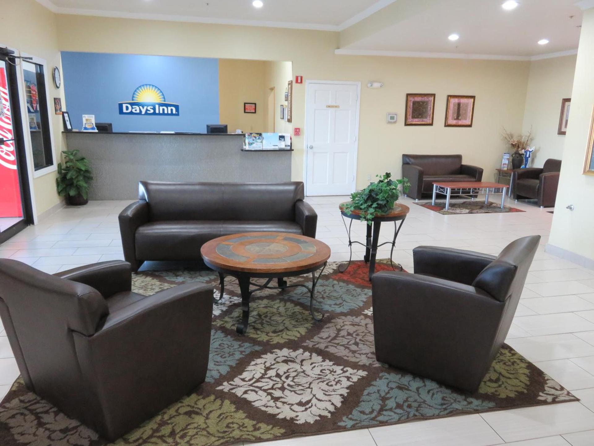 Days Inn by Wyndham Near Seaworld San Antonio photo 17