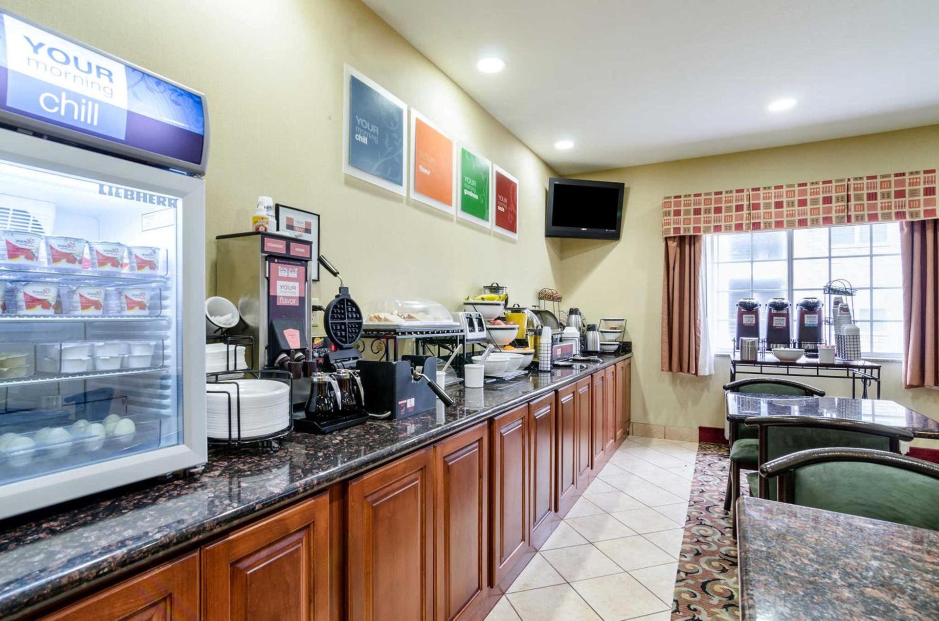 Super 8 by Wyndham Great Bend photo 9
