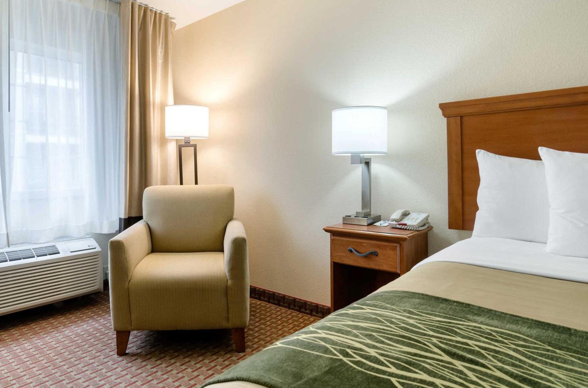 Super 8 by Wyndham Great Bend photo 23