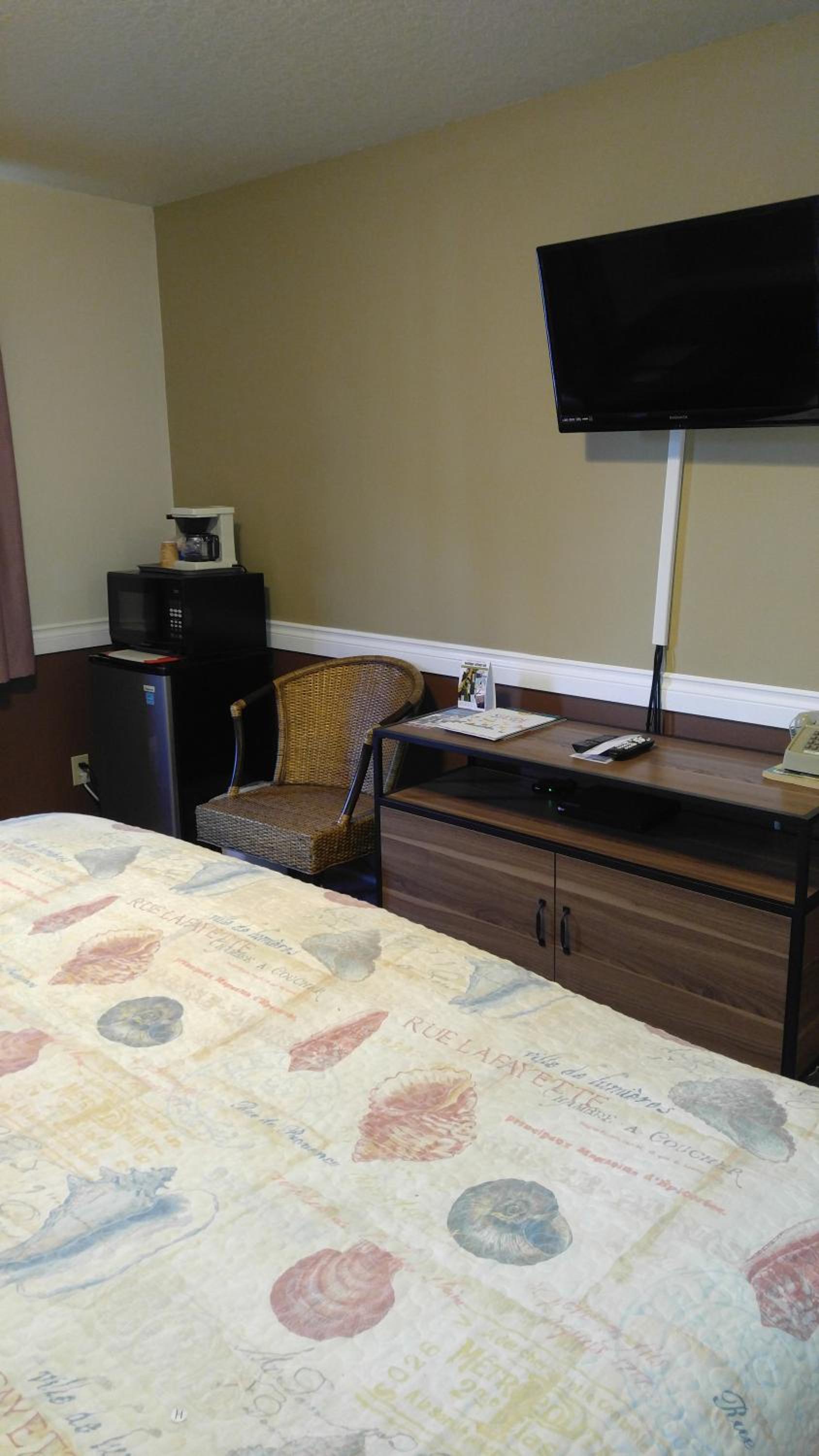 Hillcrest Inn photo 51
