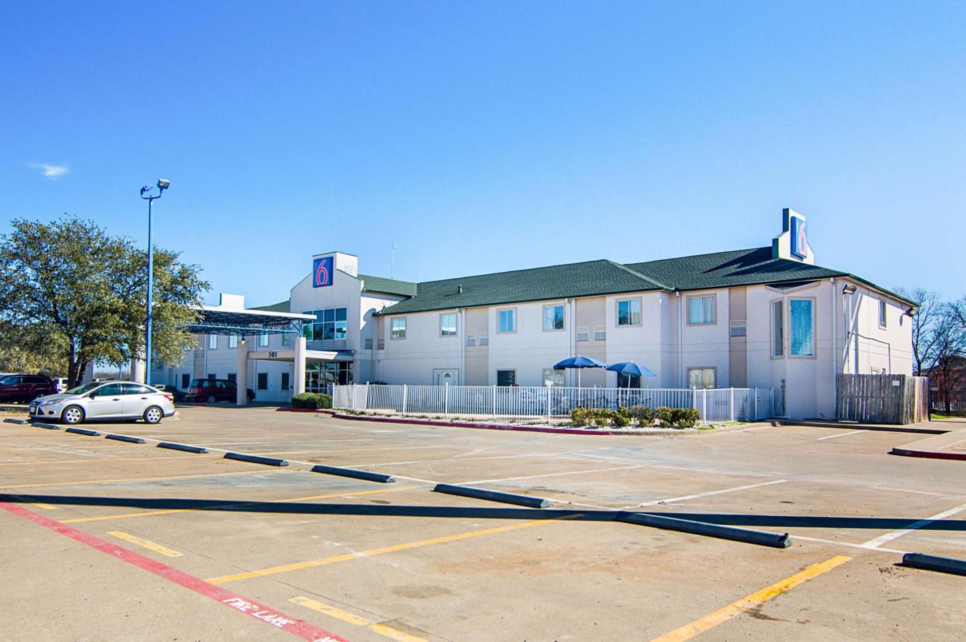 Motel 6-Terrell, TX photo 2