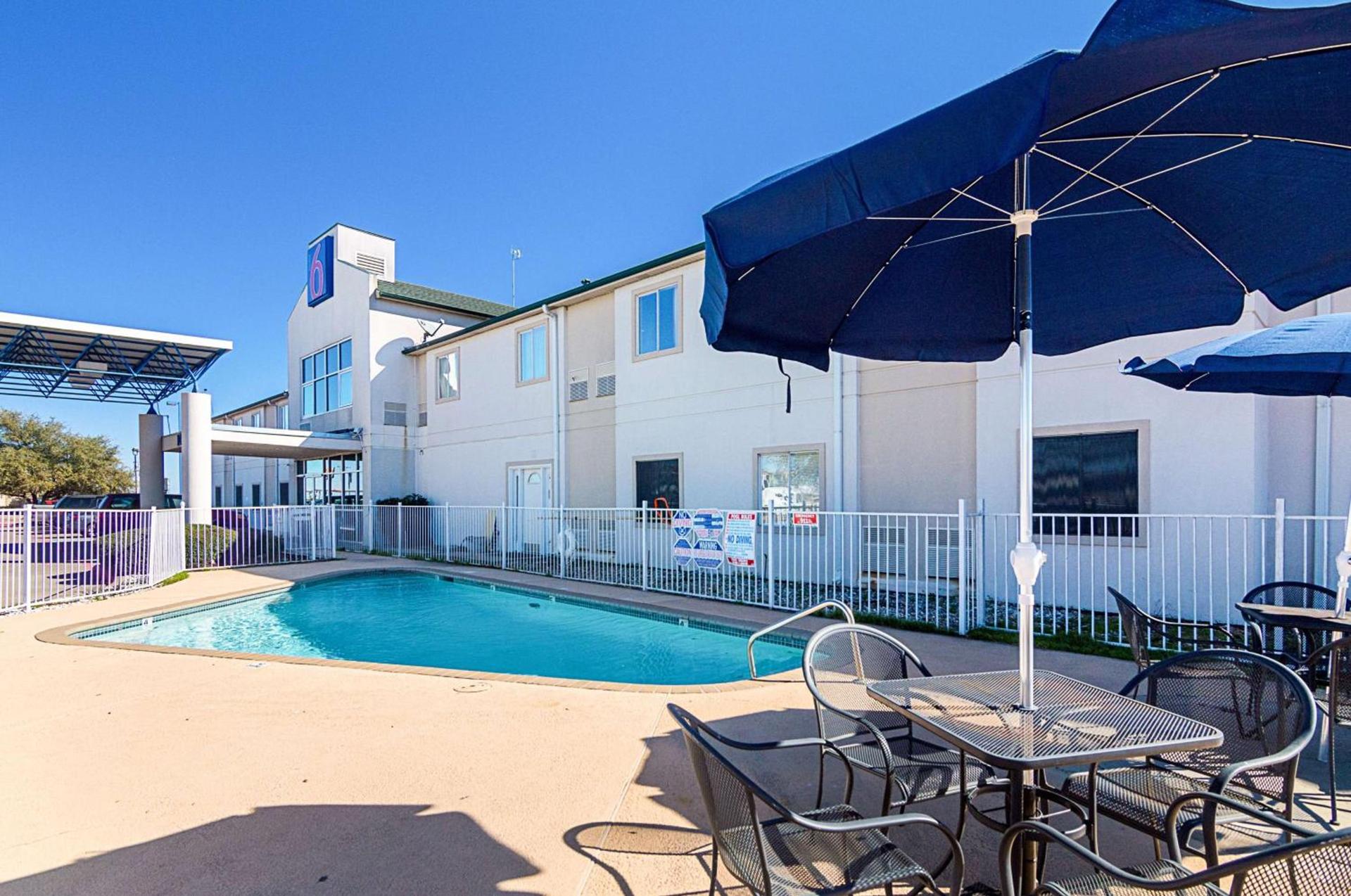 Motel 6-Terrell, TX photo 6