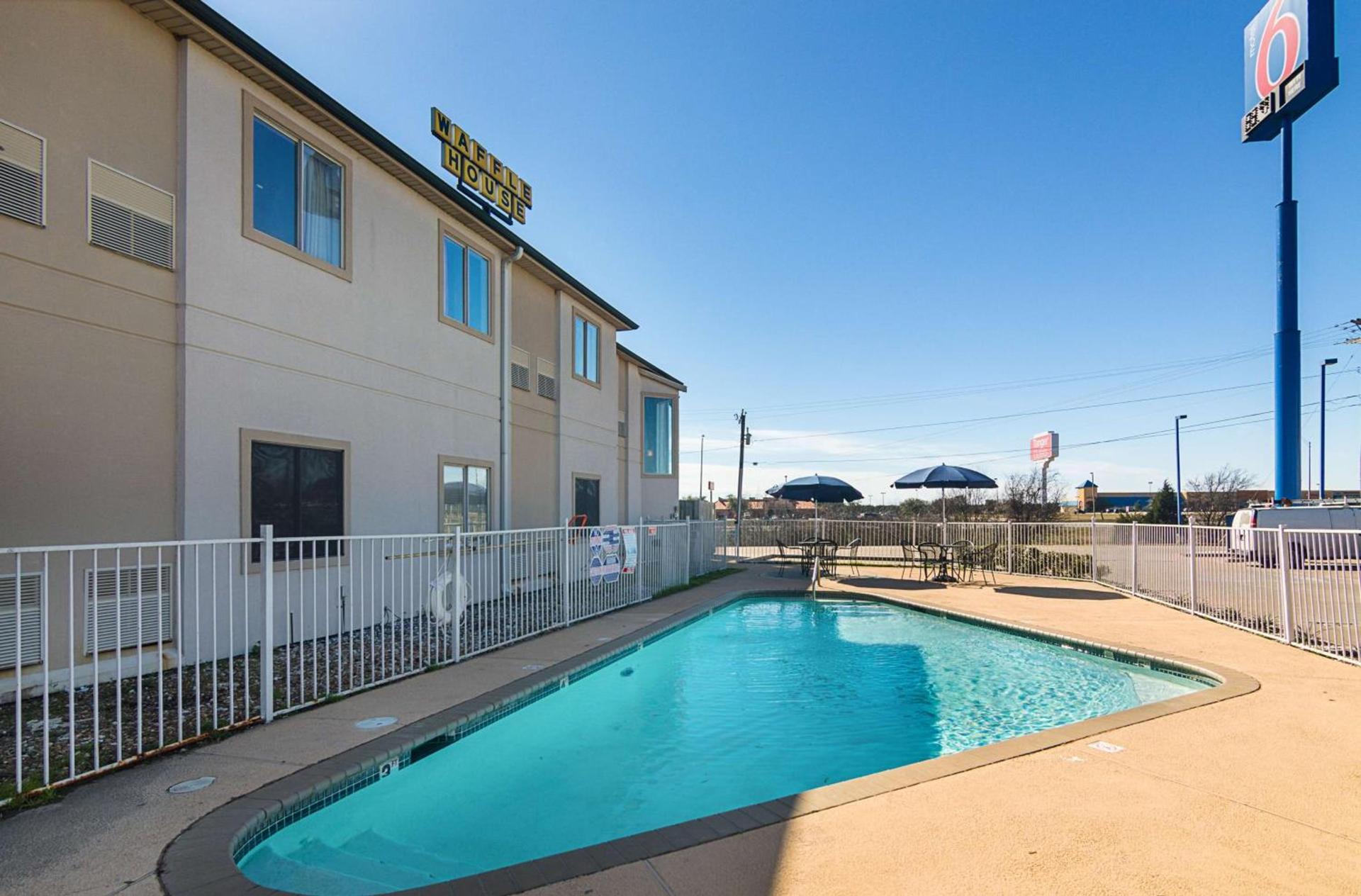 Motel 6-Terrell, TX photo 7