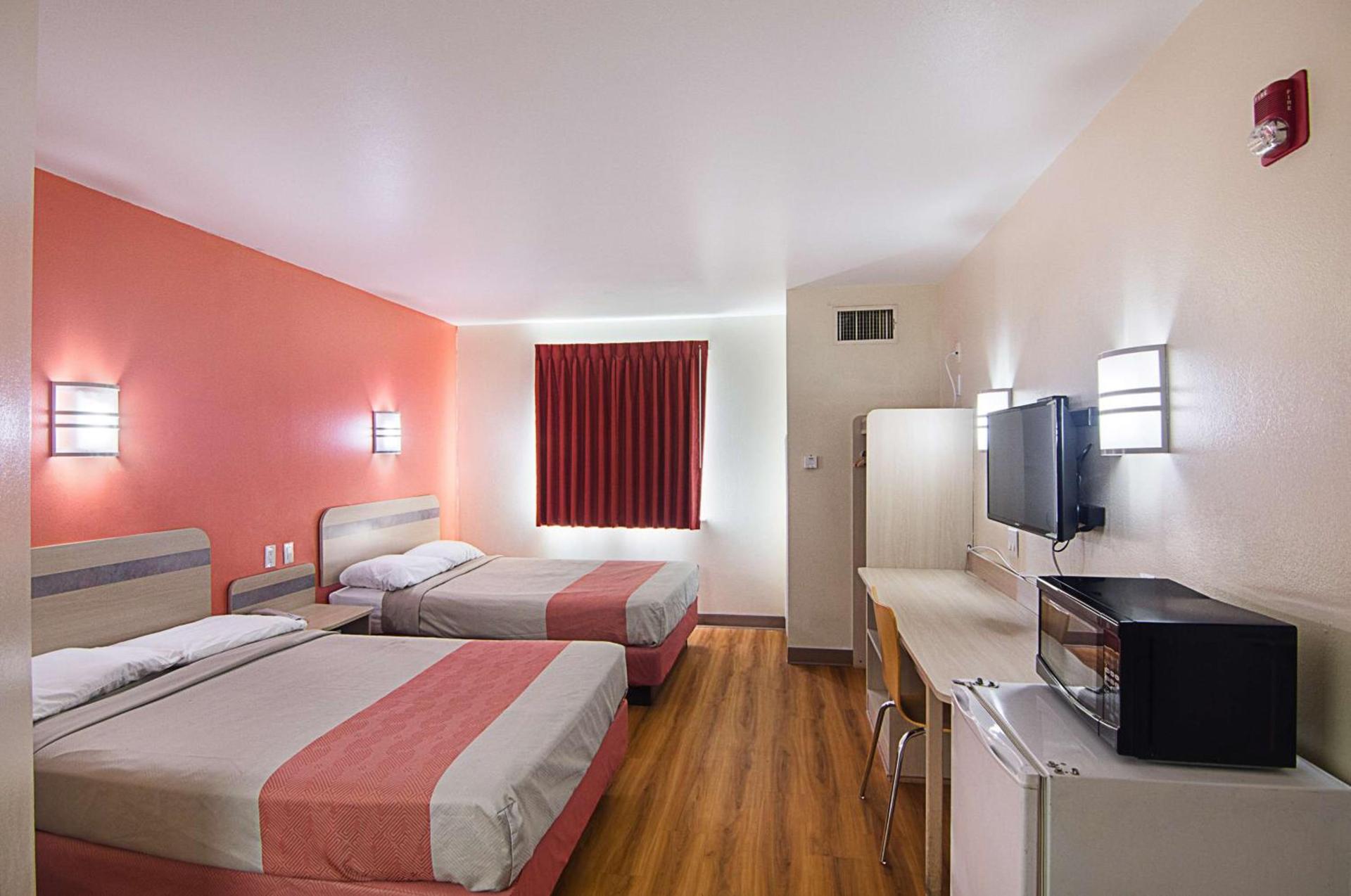 Motel 6-Terrell, TX photo 14