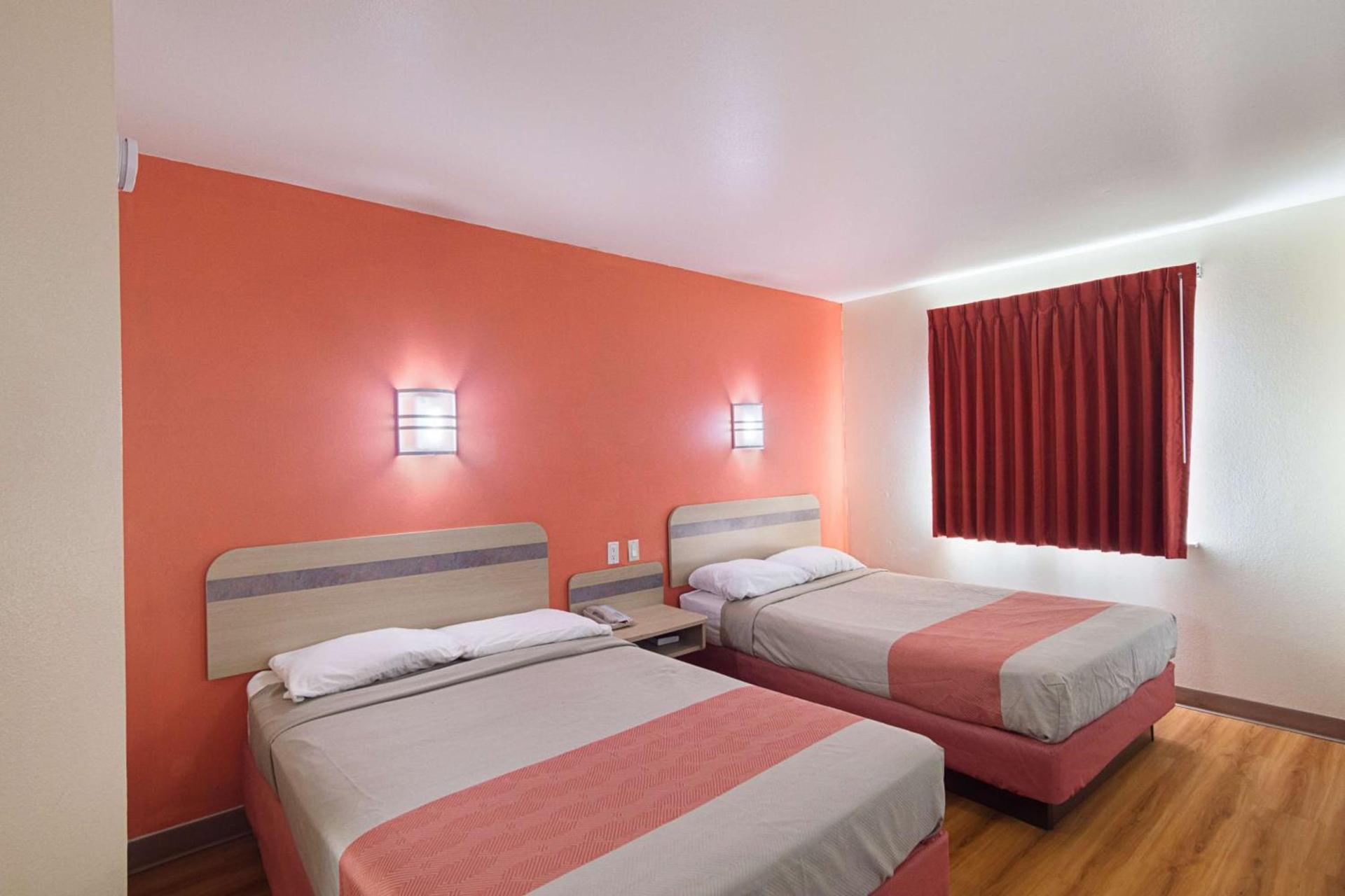 Motel 6-Terrell, TX photo 8