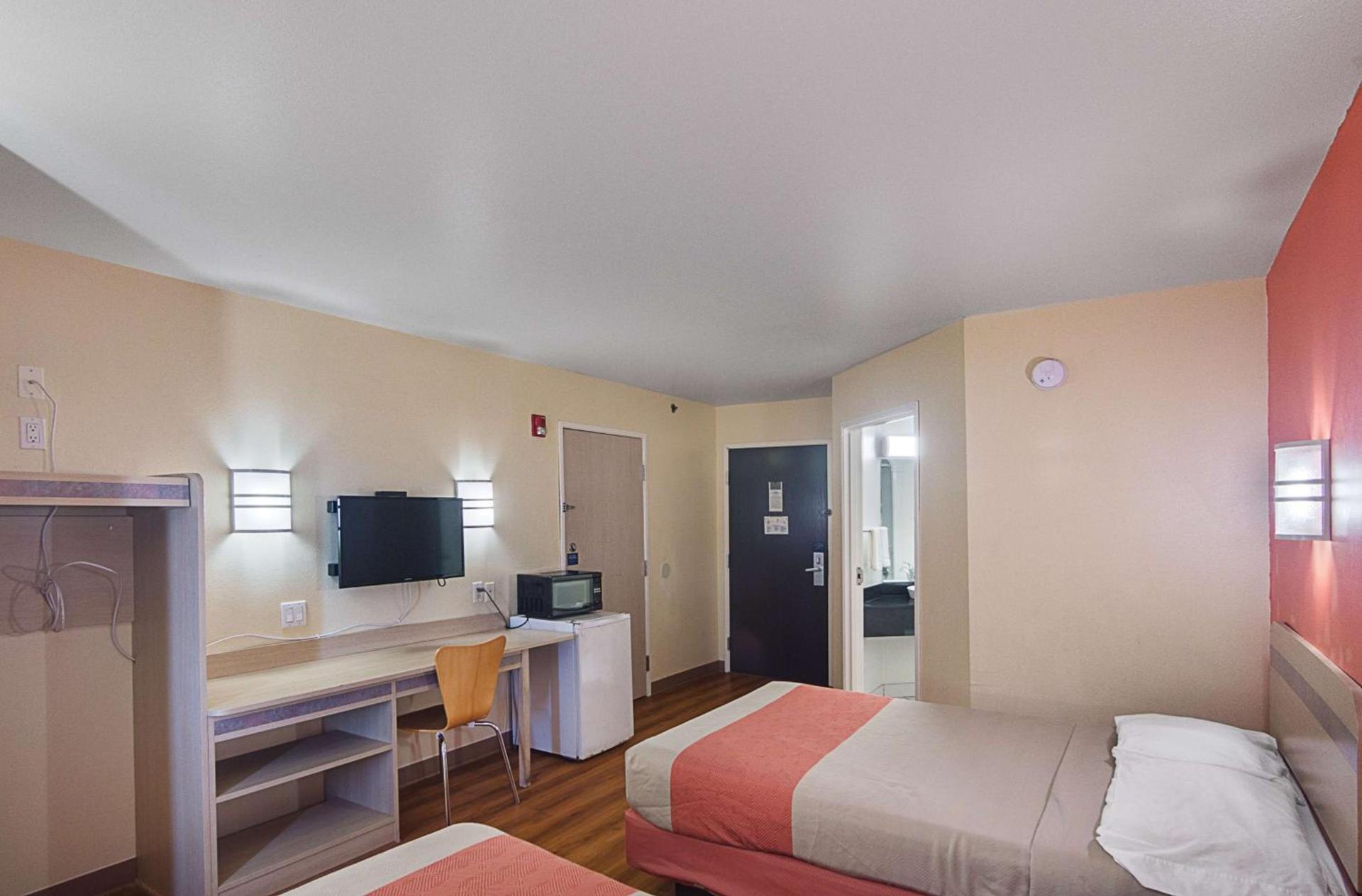 Motel 6-Terrell, TX photo 15