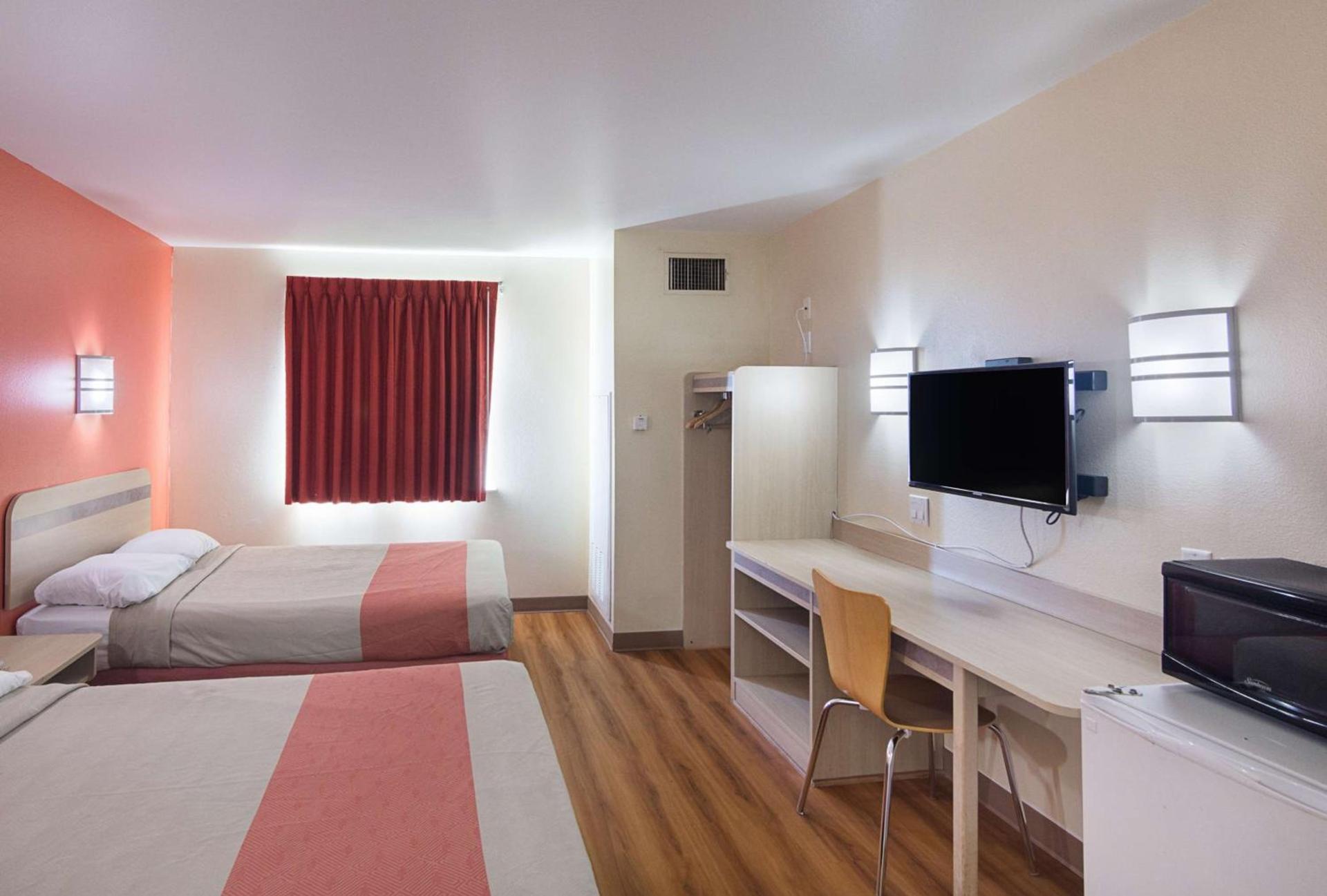 Motel 6-Terrell, TX photo 16