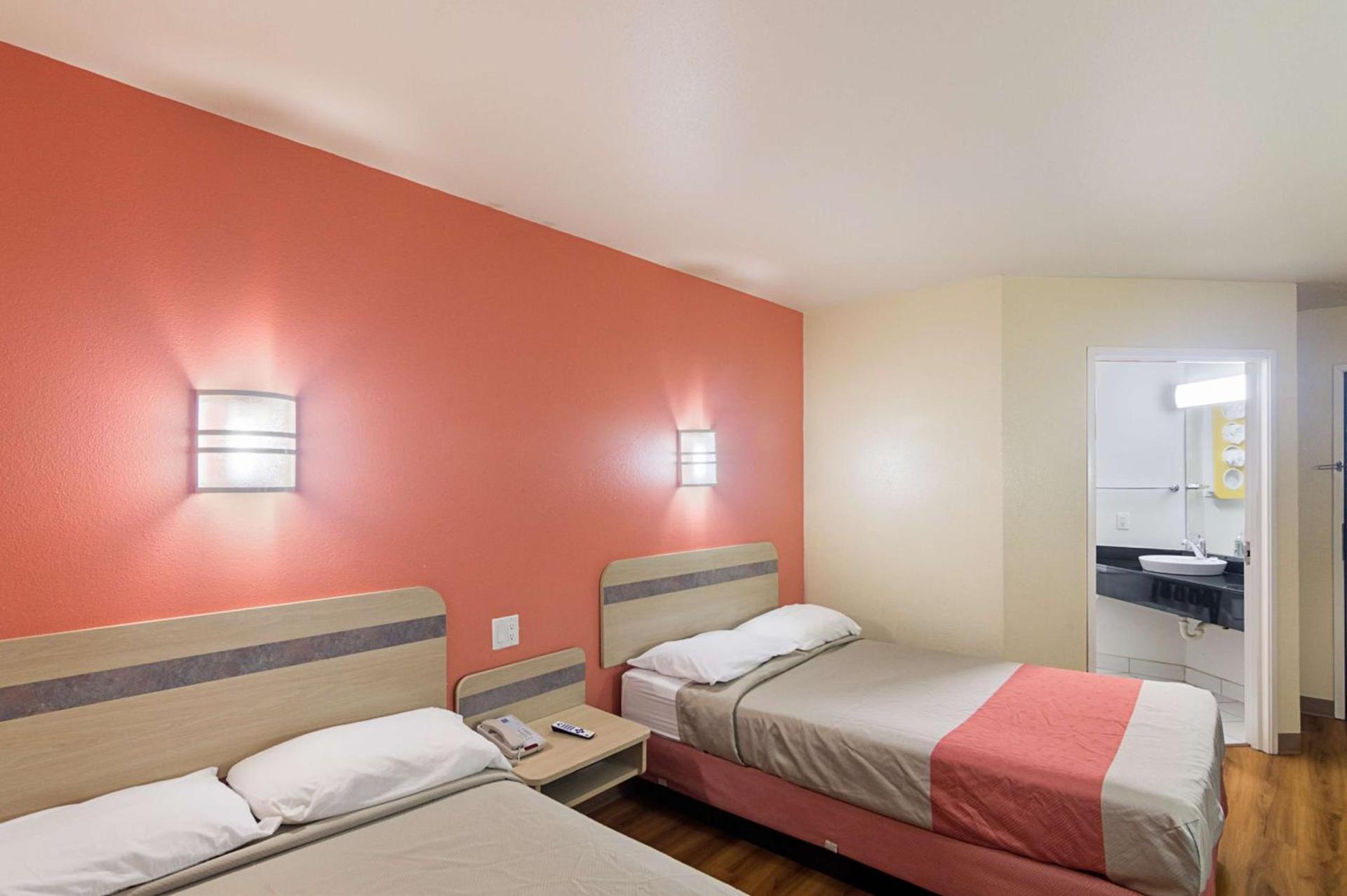 Motel 6-Terrell, TX photo 12