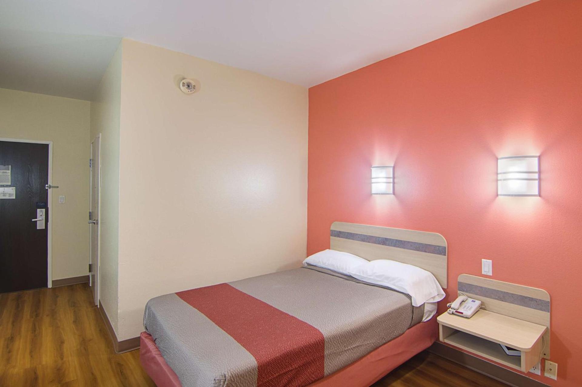 Motel 6-Terrell, TX photo 21