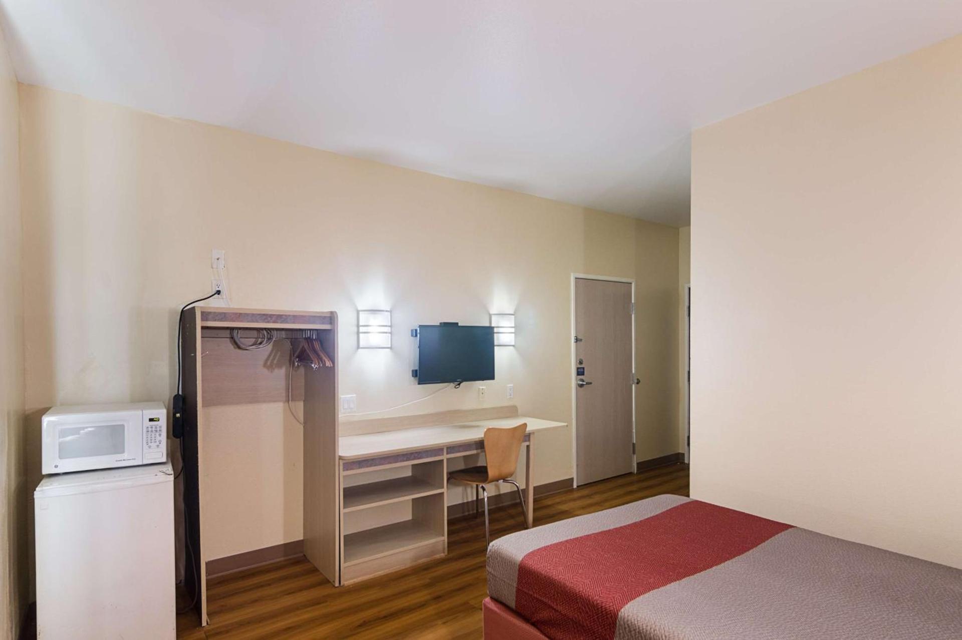 Motel 6-Terrell, TX photo 17